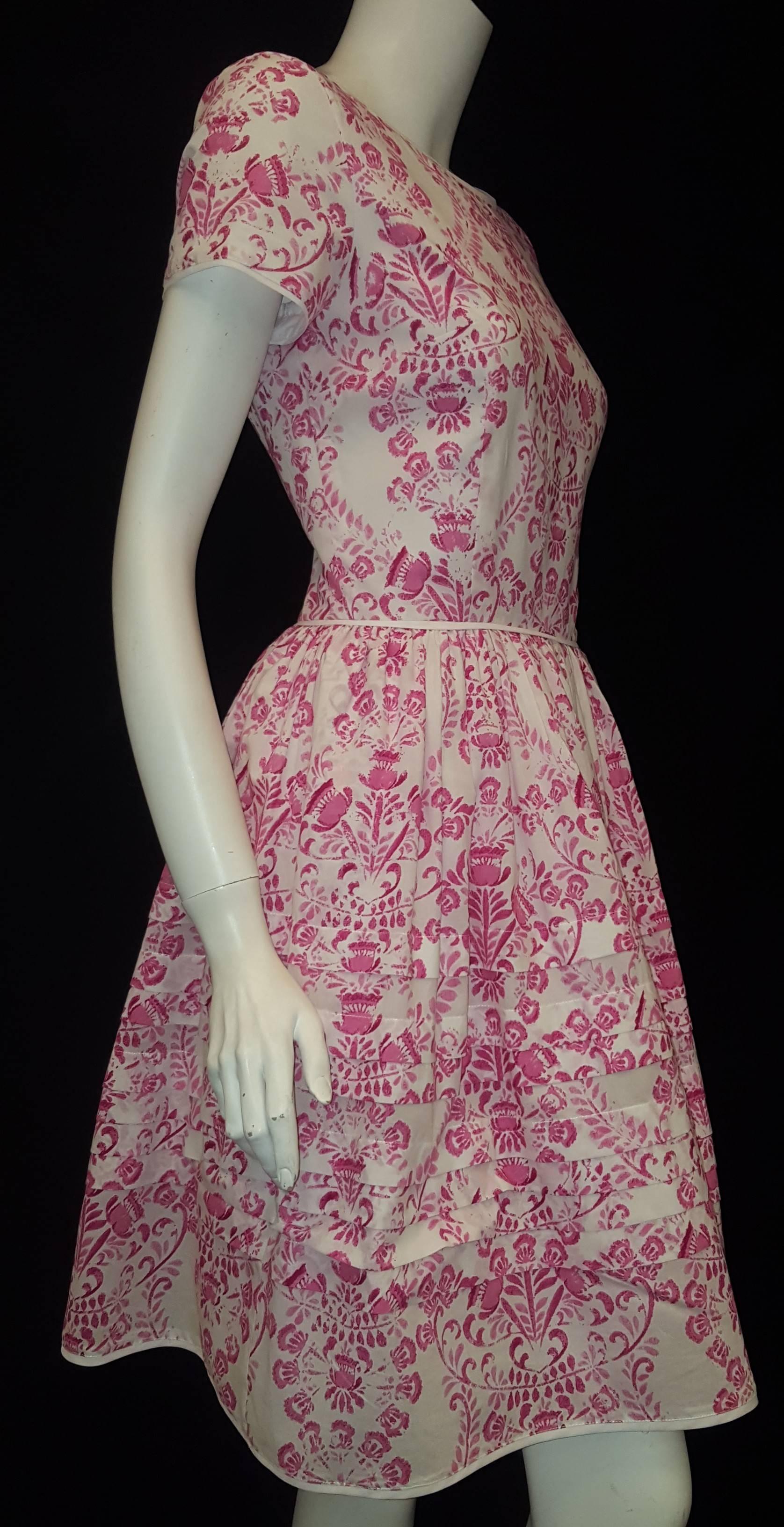 Oscar de la Renta Cotton Pink & White Short Sleeve Dress with Gathered Skirt In Excellent Condition In Palm Beach, FL