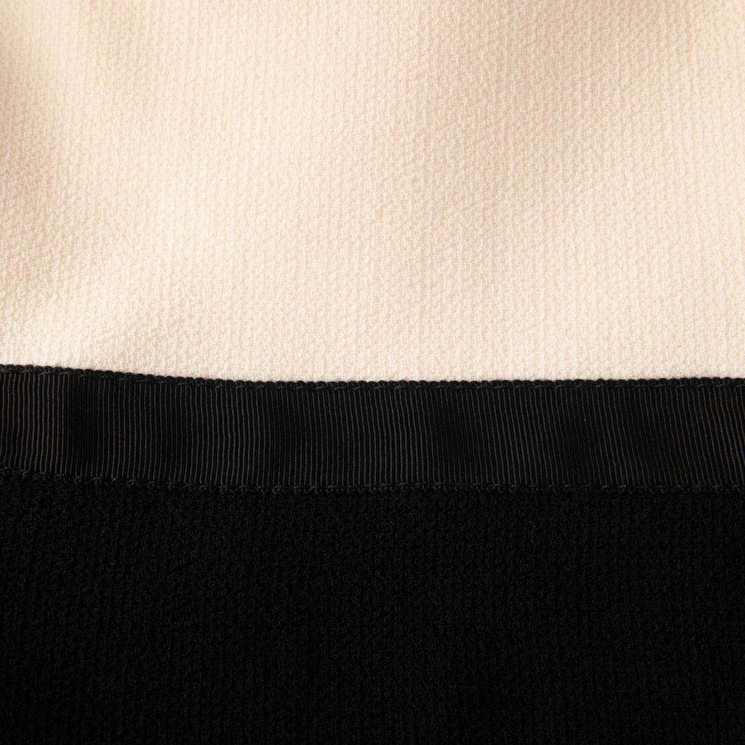 Blanc Robe à empiècements en laine crème et noire Oscar de la Renta, taille M en vente