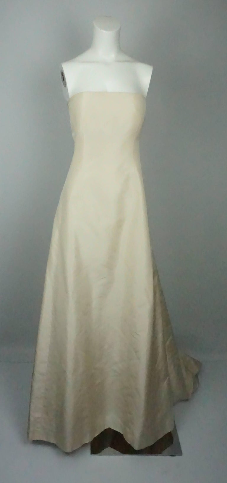 Oscar De La Renta Cream Silk Taffeta Strapless Gown - 4 For Sale at 1stDibs