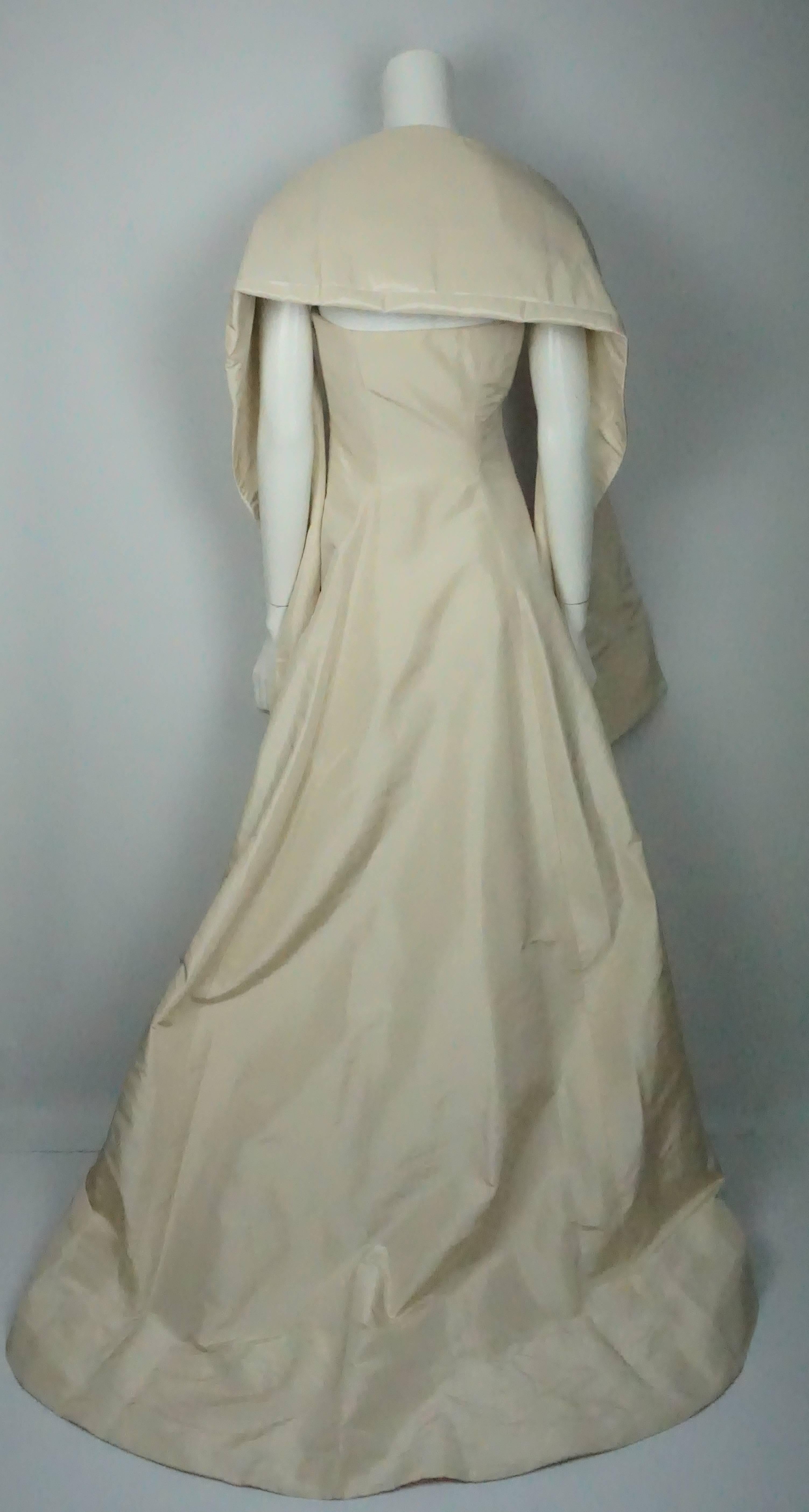 Oscar De La Renta Cream Silk Taffeta Strapless Gown - 4 In Excellent Condition In West Palm Beach, FL