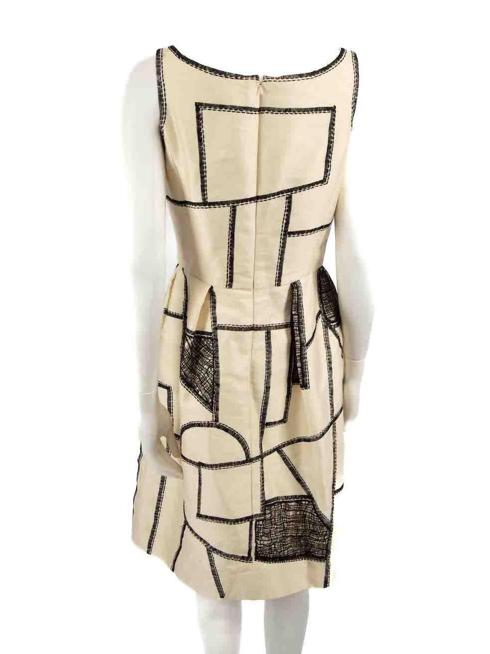 Oscar de la Renta Cream Wool Embroidered Dress Size XL In Good Condition For Sale In London, GB