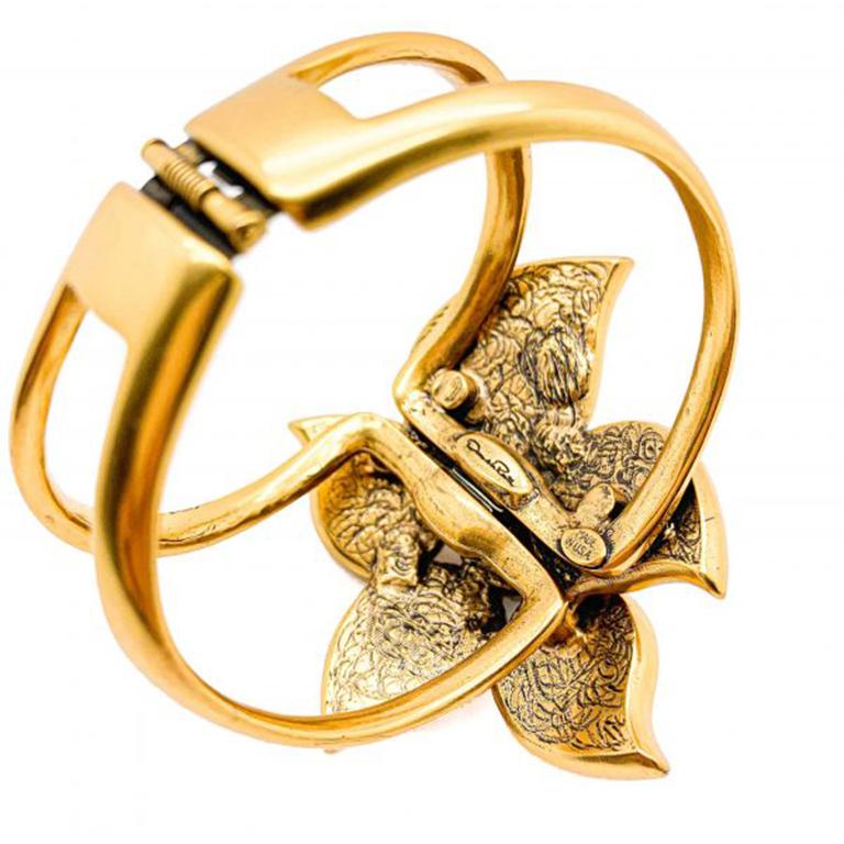 Manchette Oscar De La Renta à fermoir fleur en fausse citrine et diamants Pour femmes en vente