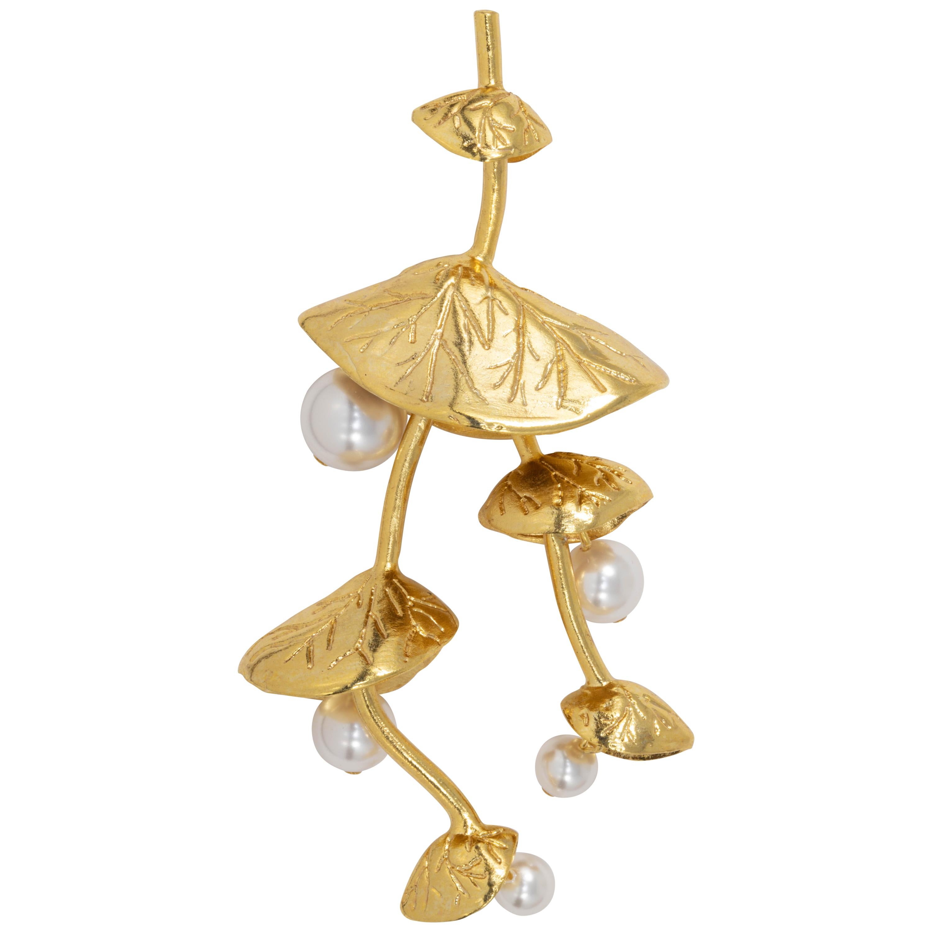 Oscar de la Renta Dangling Pearl Vine Flower Pin Brooch in Gold For Sale