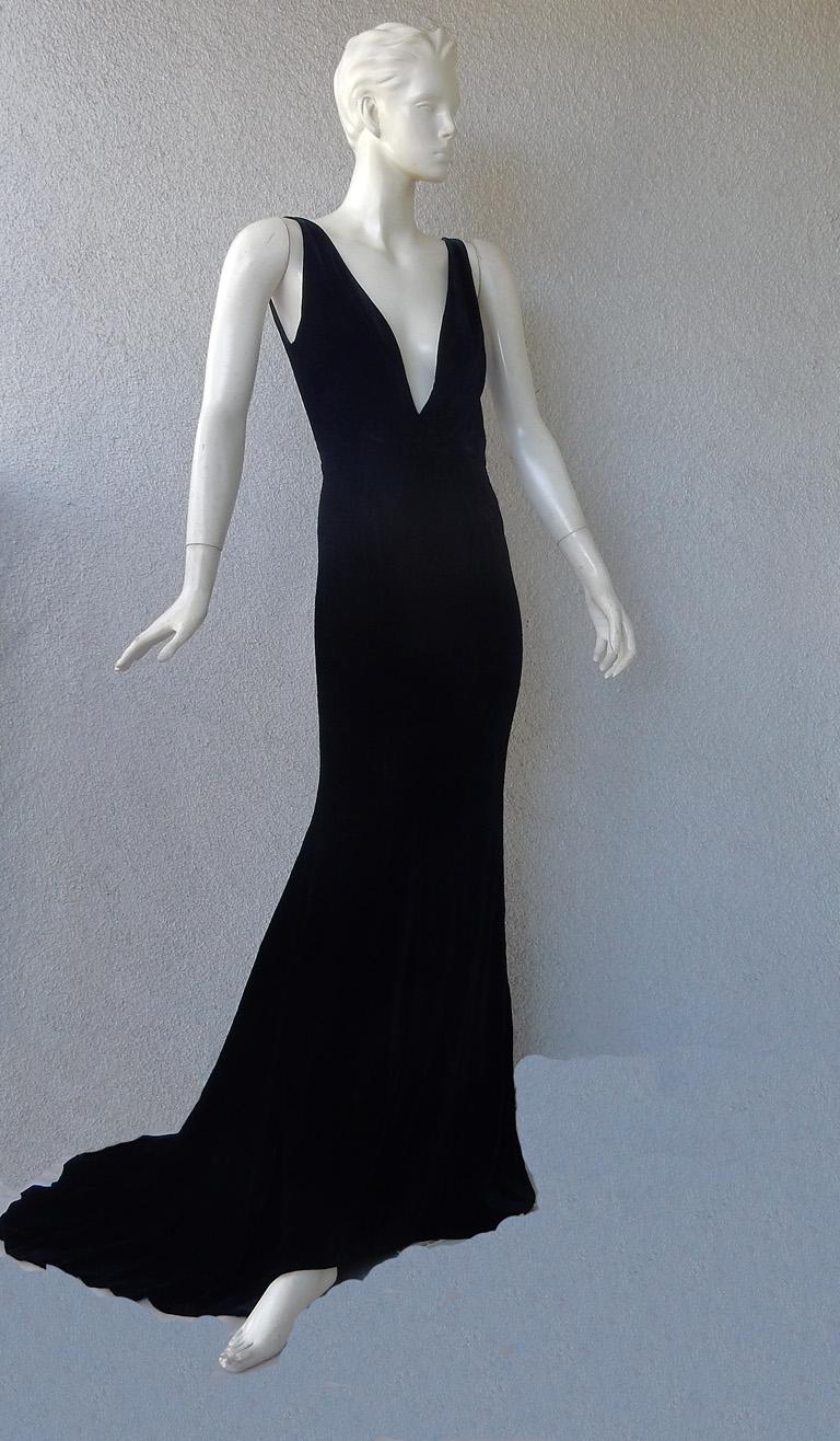 Oscar de la Renta elegant bias cut velvet gown.  Presented as the 