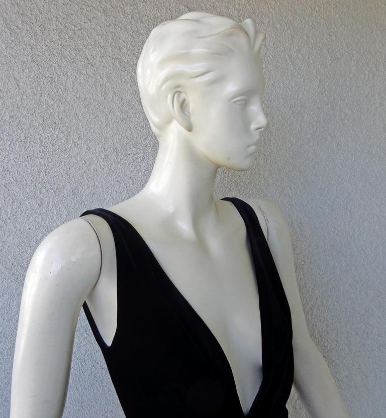 Oscar de la Renta Deco Inspired Lush Black Velvet Dress Gown  nwt In New Condition For Sale In Los Angeles, CA