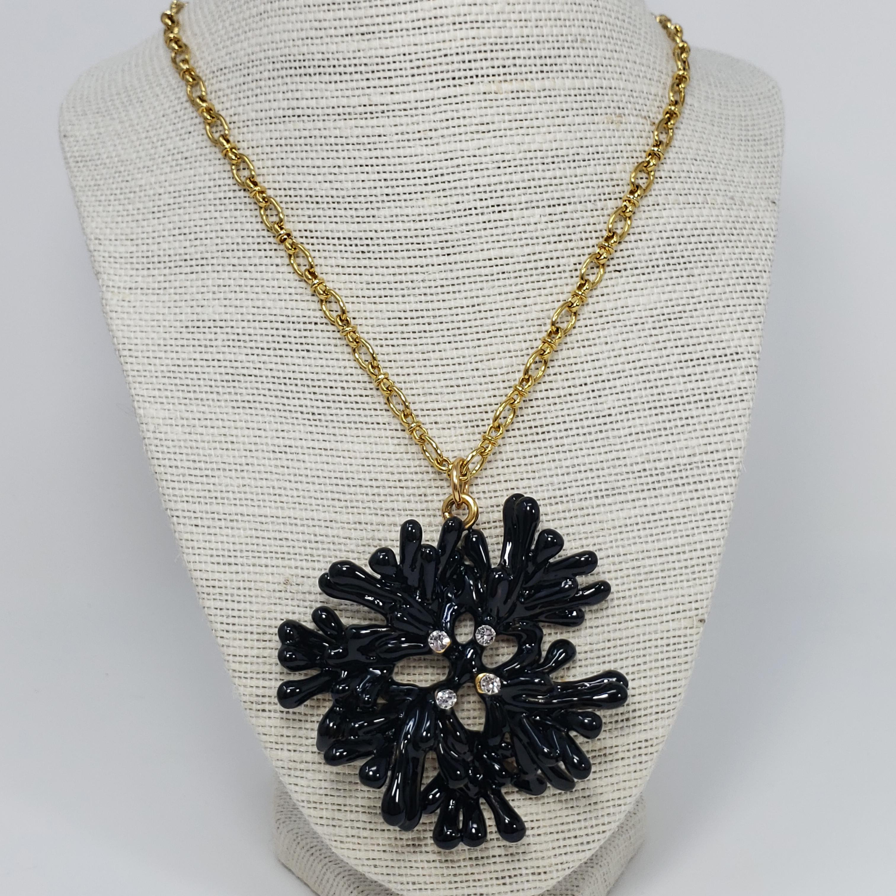 A stylish Oscar de la Renta pendant necklace. Features a black faux coral motif decorated with clear crystals on a gold-plated chain.

Hallmarks: Oscar de la Renta, Made in USA