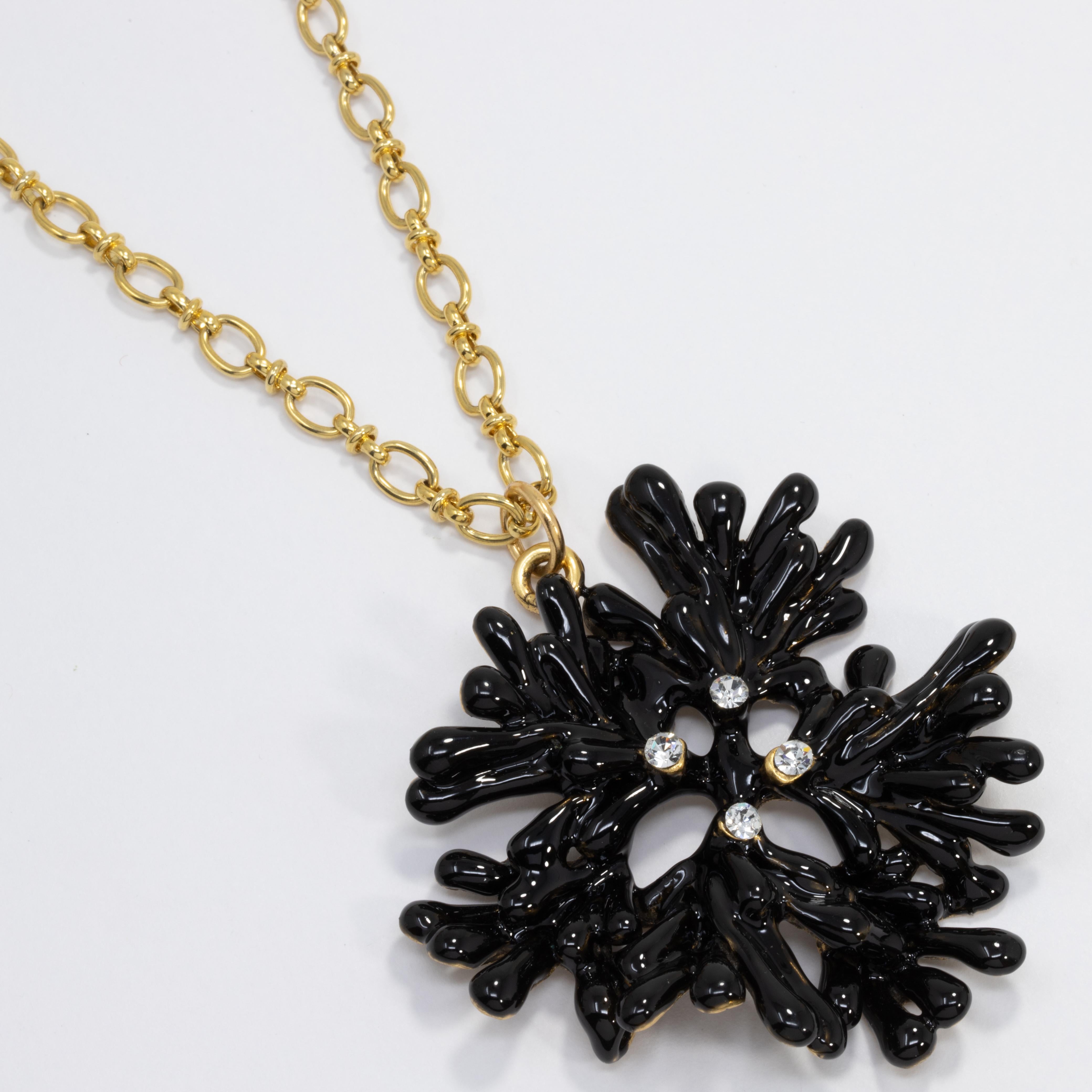 Oscar de la Renta - Motif corail orné de cristaux noirs  Pendentif sur chaîne en or Neuf - En vente à Milford, DE