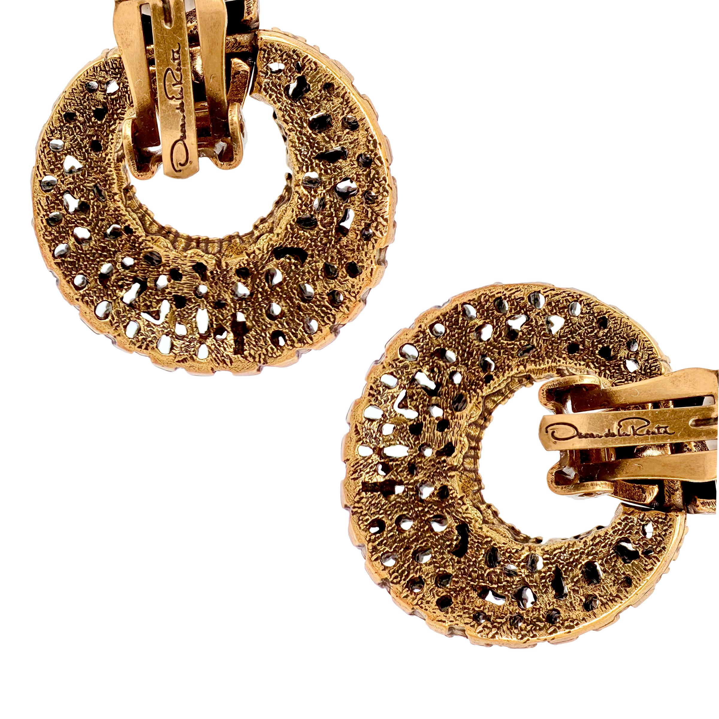 Oscar De La Renta Smaragdgrün Gold Swarovski-Kristalle Türklopfer Clip Hoops im Angebot 3