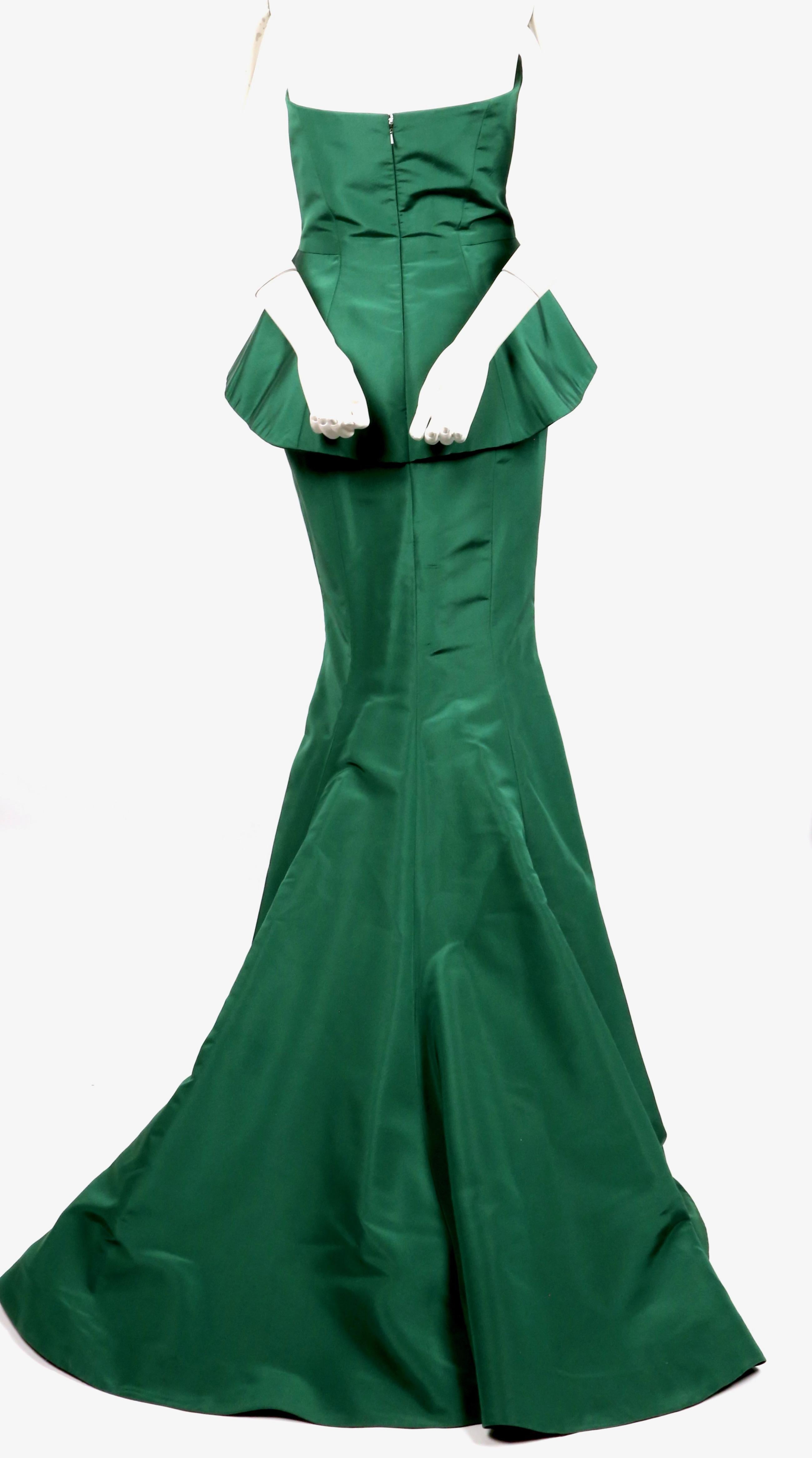 Green OSCAR DE LA RENTA emerald green silk runway gown with pleated bodice & train