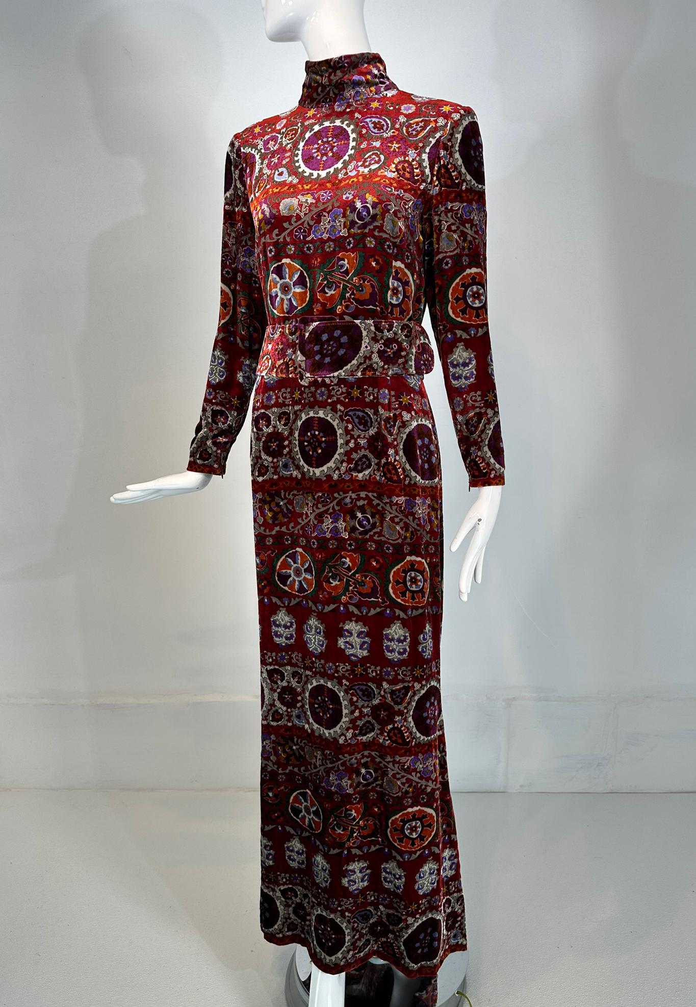 Oscar de la Renta exotic printed burgundy and silver stenciled silk velvet belted evening dress from the mid 1990s. Absolutely gorgeous gown in an exotic silk velvet print which has been over stenciled in silver. The design is done in rich deep