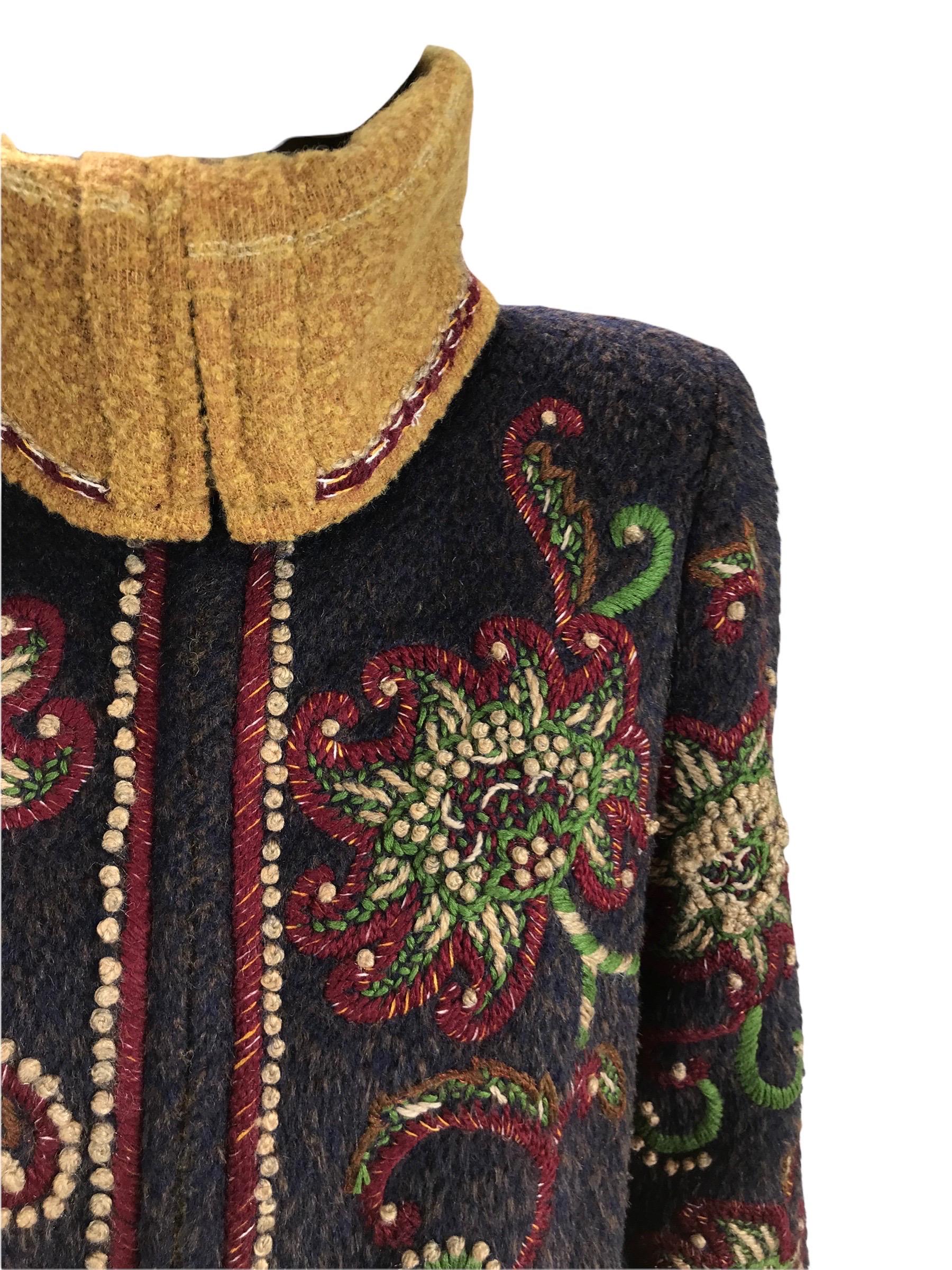 Vintage Oscar de la Renta Fully Embroidered Coat
F/W 2000 Runway Collection
USA size - 4
Exquisite Flower Embroidery in Burgundy, Green and Yellow Tones over the Chocolate Brown Background. 
Two Side Pockets. Oversize Collar Can be Zipped for
