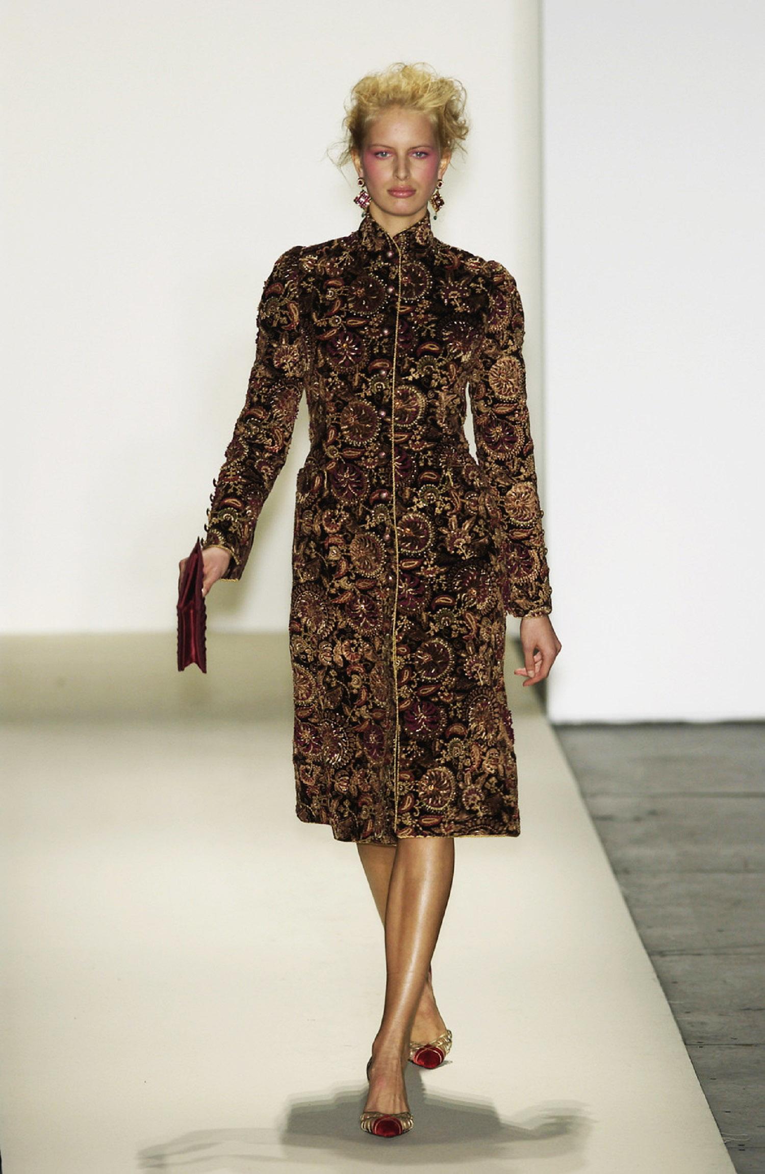 Oscar De La Renta Velvet Richly Embellished Coat
F/W 2003 Runway Collection
Size Label Missing, Please Check Measurements.
Dark Chocolate Hand - Painted Velvet, Richly Embroidered in Gold-Tone Metallic and Multicolor Threads, Beaded,  Exquisite