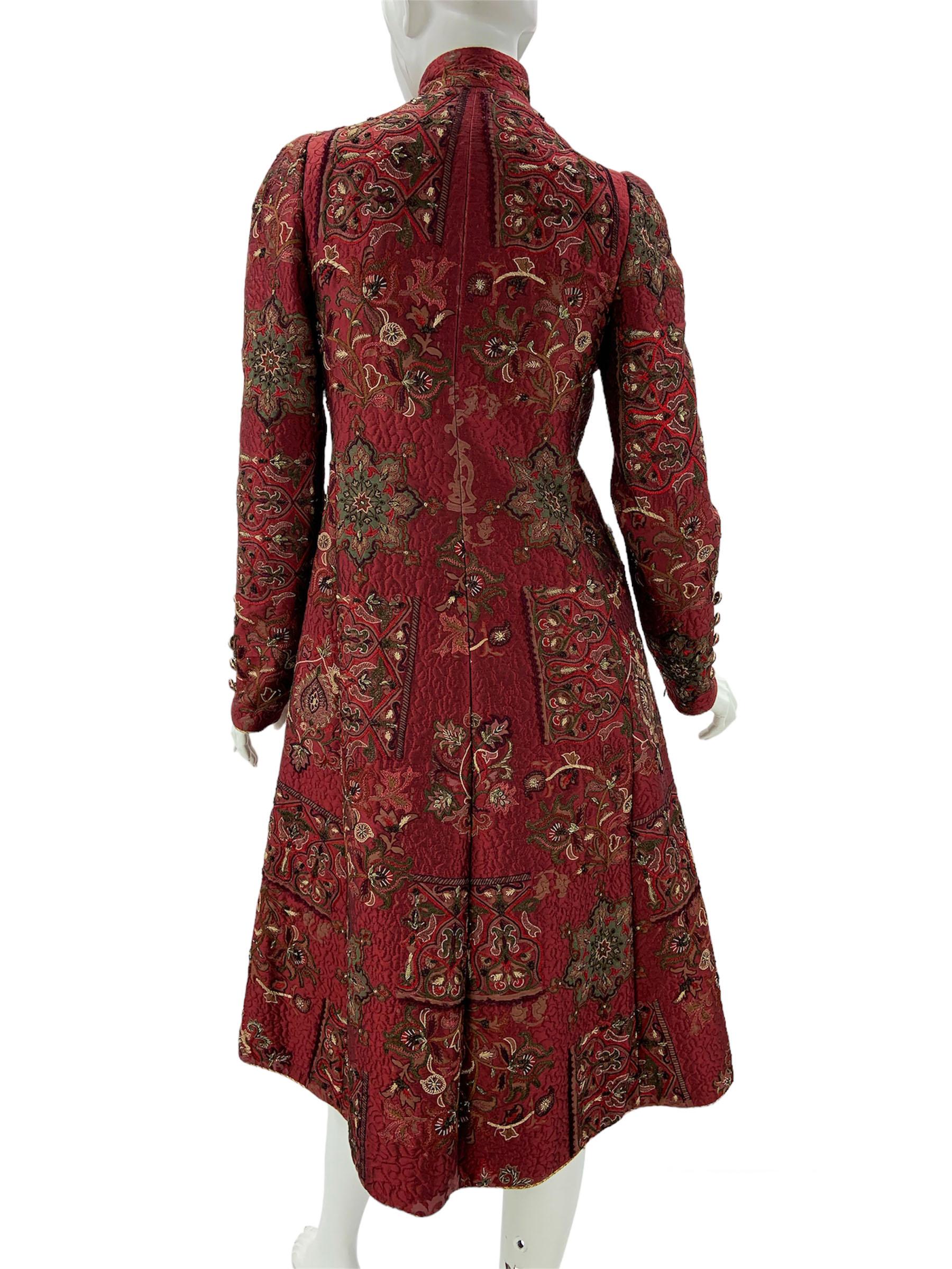 Oscar de la Renta F/W 2003 Silk Burgundy Quilted Embellished Coat US 4 In New Condition For Sale In Montgomery, TX