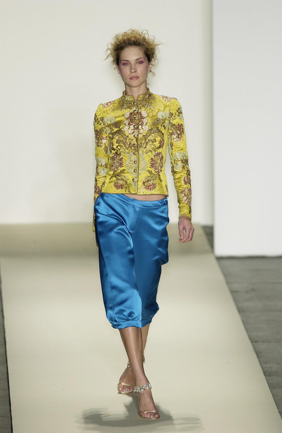 Oscar De La Renta F/W 2003 Silk Yellow Metallic Embroidery Beaded Long Jacket For Sale 13