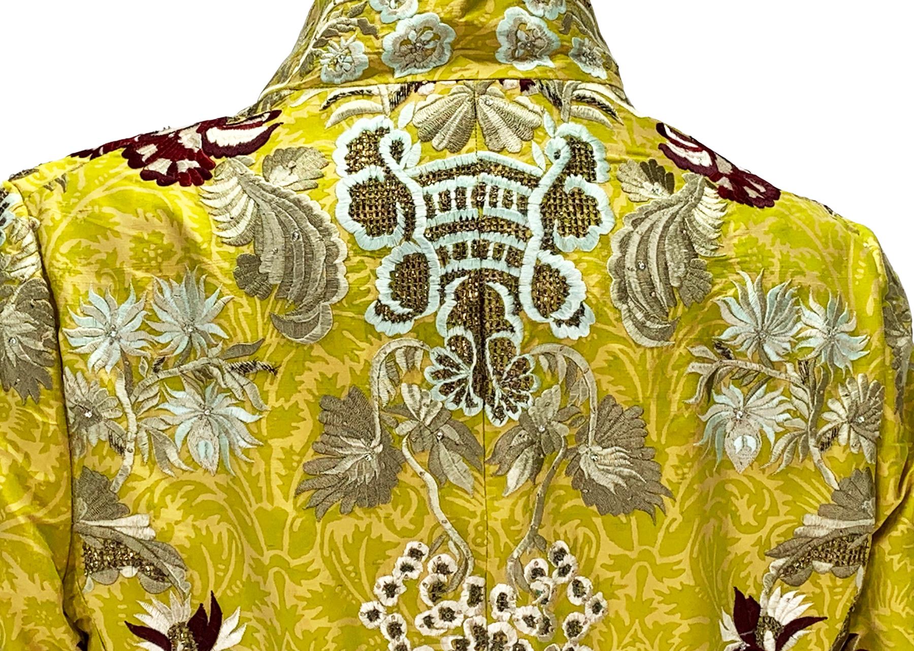 Oscar De La Renta F/W 2003 Lange Jacke aus gelber Seide mit Metallic-Stickerei und Perlen  im Angebot 1