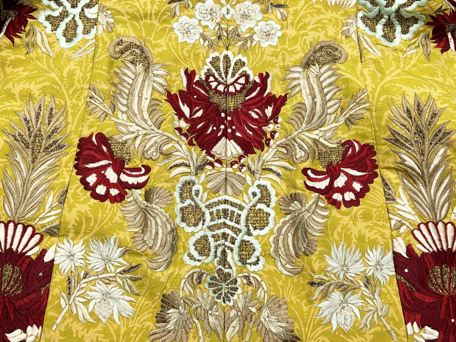 Oscar De La Renta F/W 2003 Silk Yellow Metallic Embroidery Beaded Long Jacket  For Sale 3