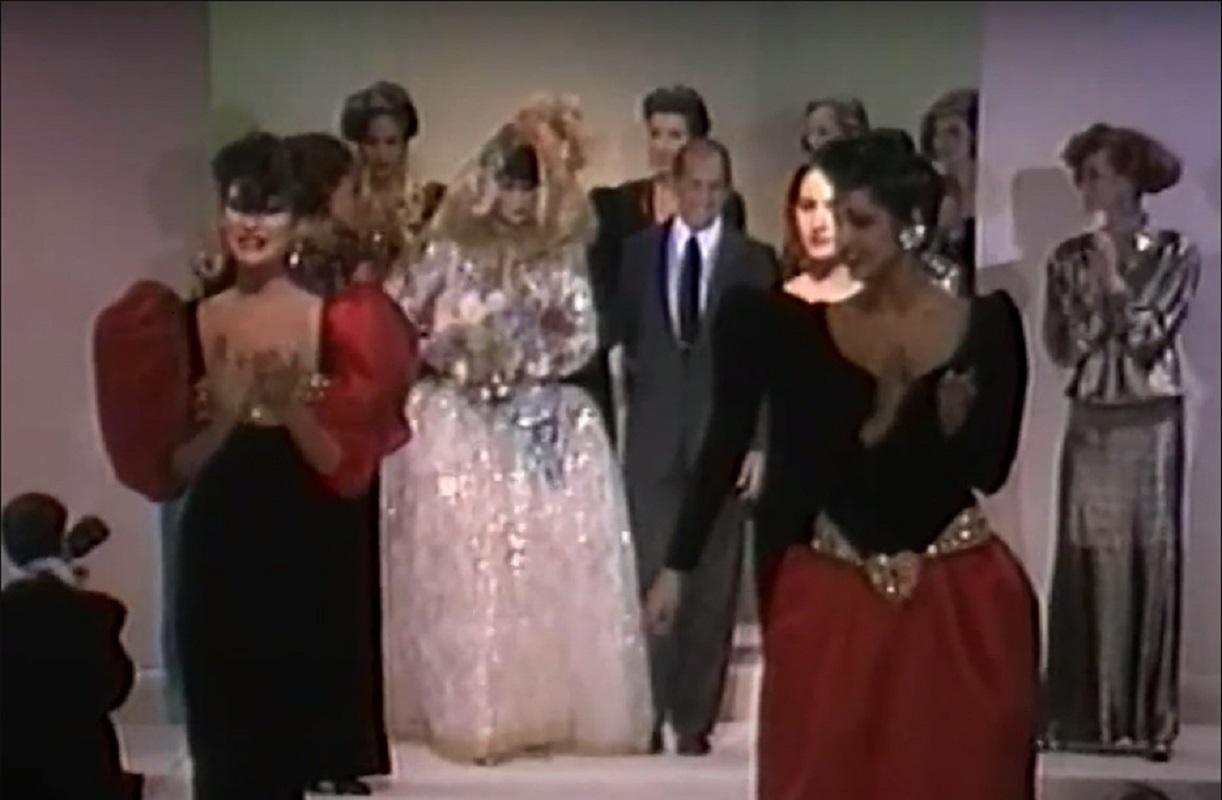 Oscar de la Renta F/W Runway 1984 Black Velvet Embellished Dress Gown US 8 For Sale 7