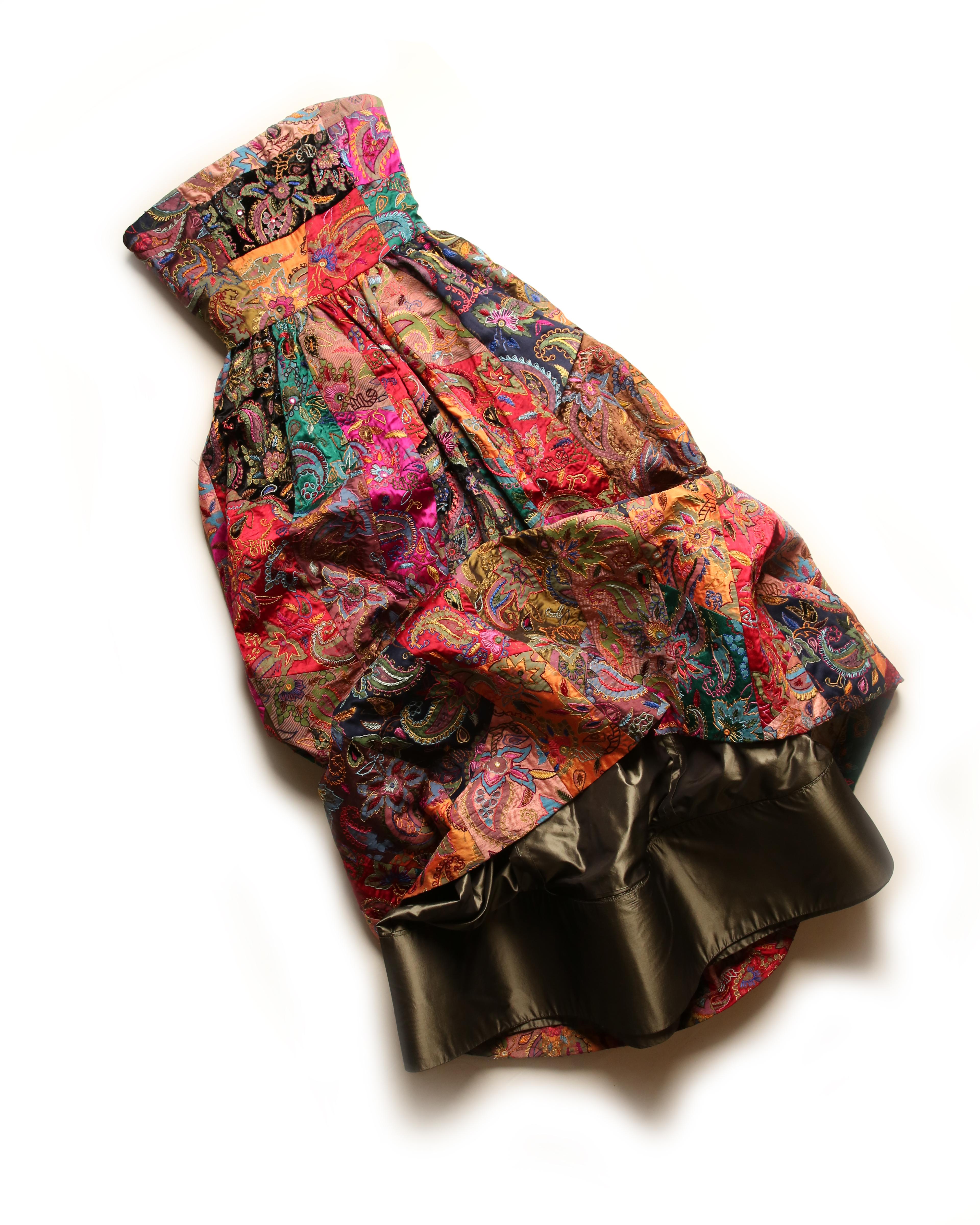 Oscar de la Renta Fall 2002 strapless tapestry flared patchwork gown dress US4 9