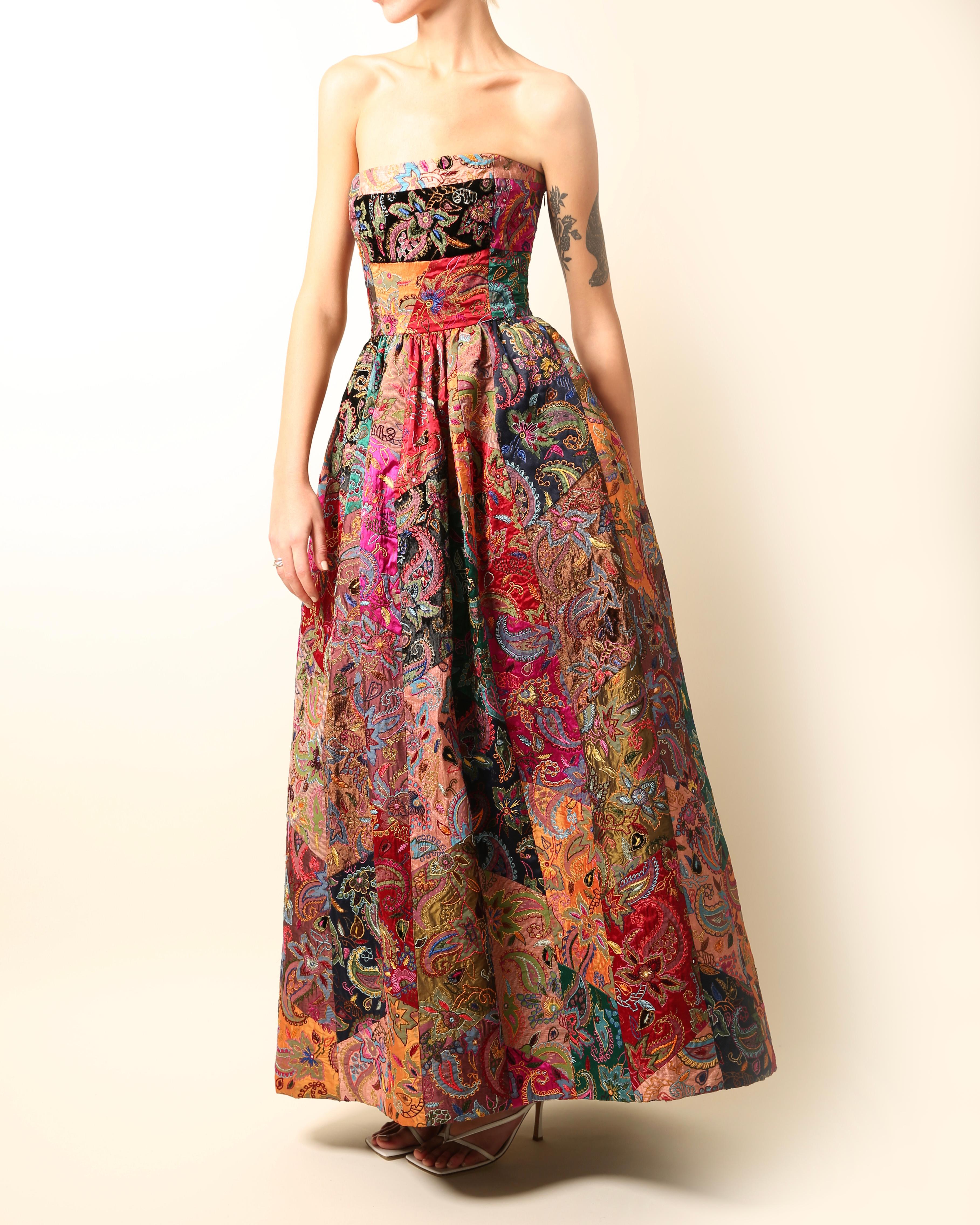 Oscar de la Renta Fall 2002 strapless tapestry flared patchwork gown dress US4 In Excellent Condition In Milano, Lombardia