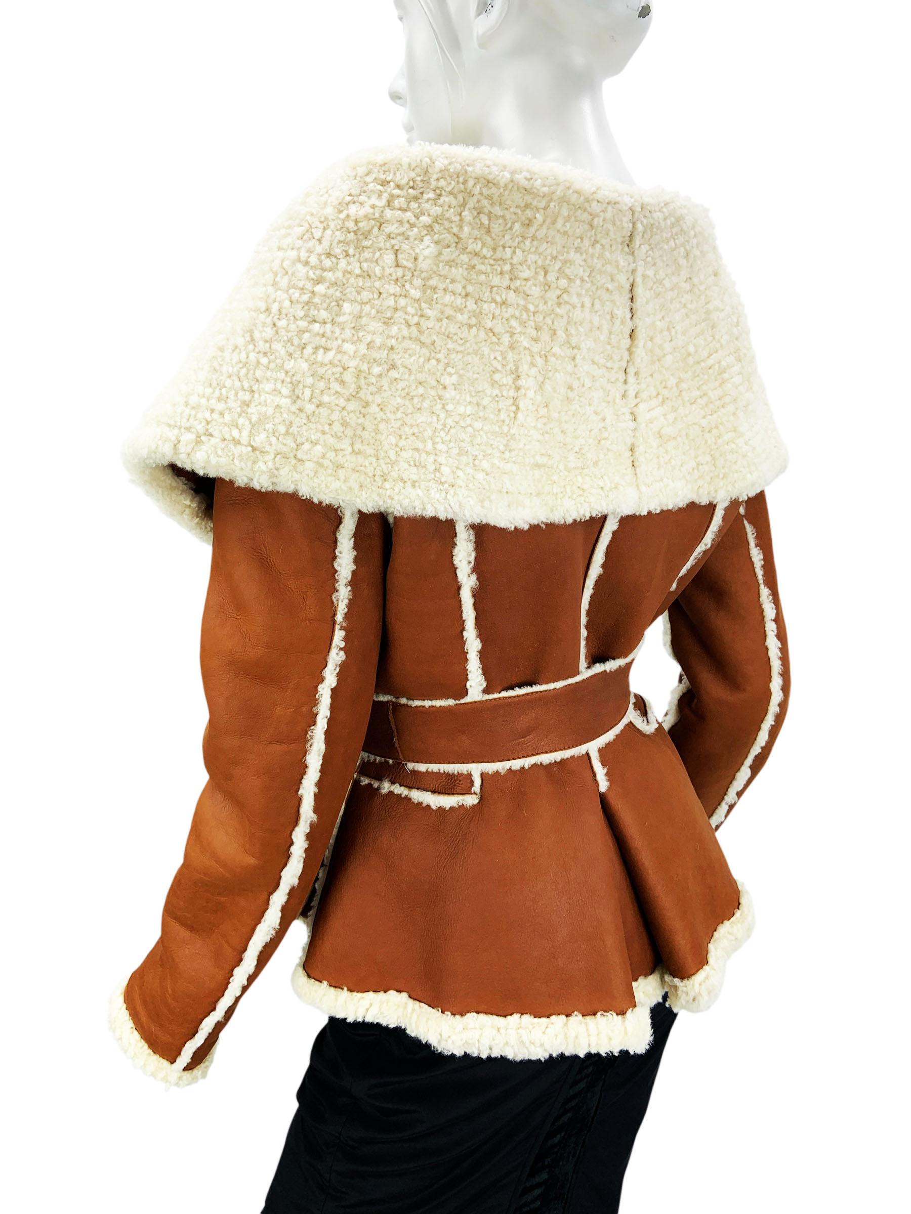 Oscar de la Renta Fall/Winter 2006 Shearling Cognac Color Jacket with Belt It 42 In Excellent Condition For Sale In Montgomery, TX