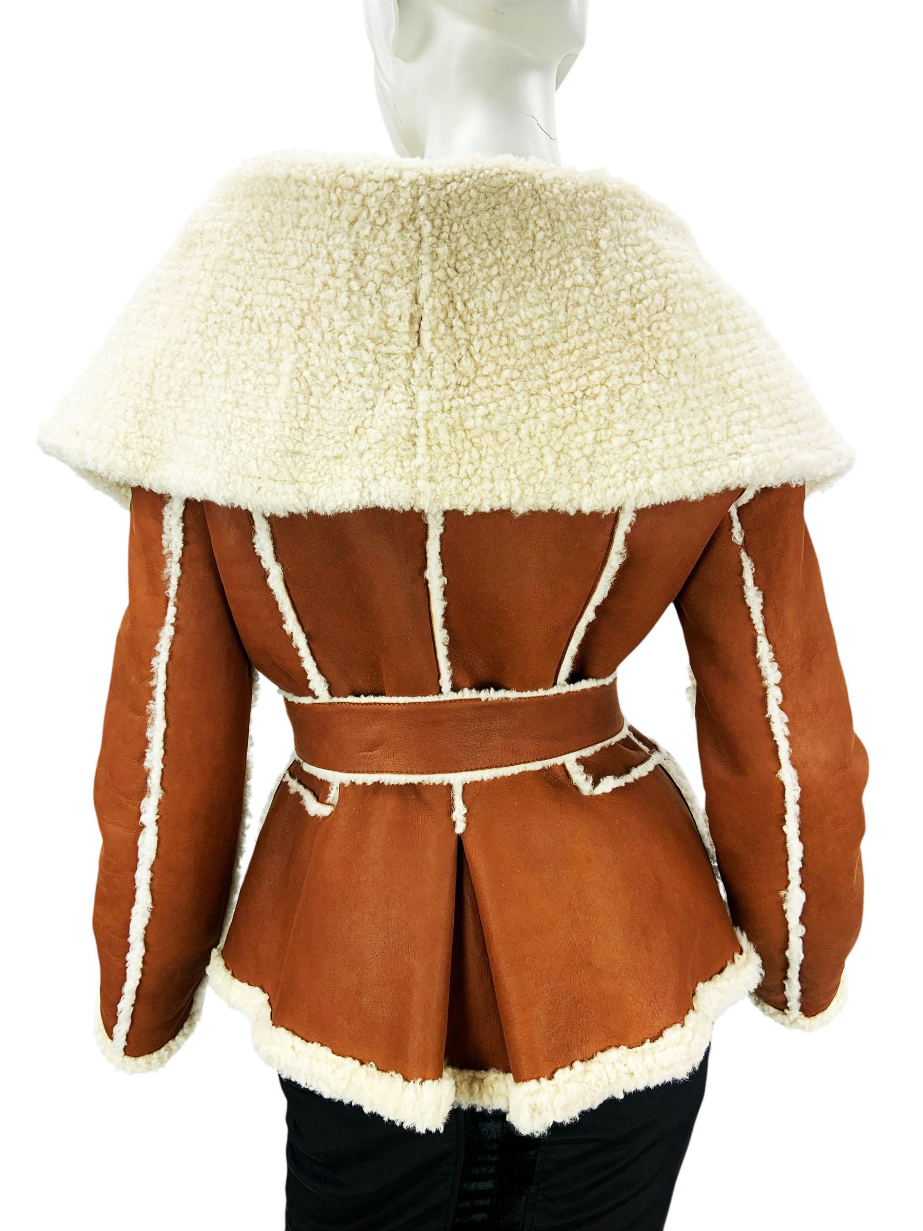 Women's Oscar de la Renta Fall/Winter 2006 Shearling Cognac Color Jacket with Belt It 42 For Sale