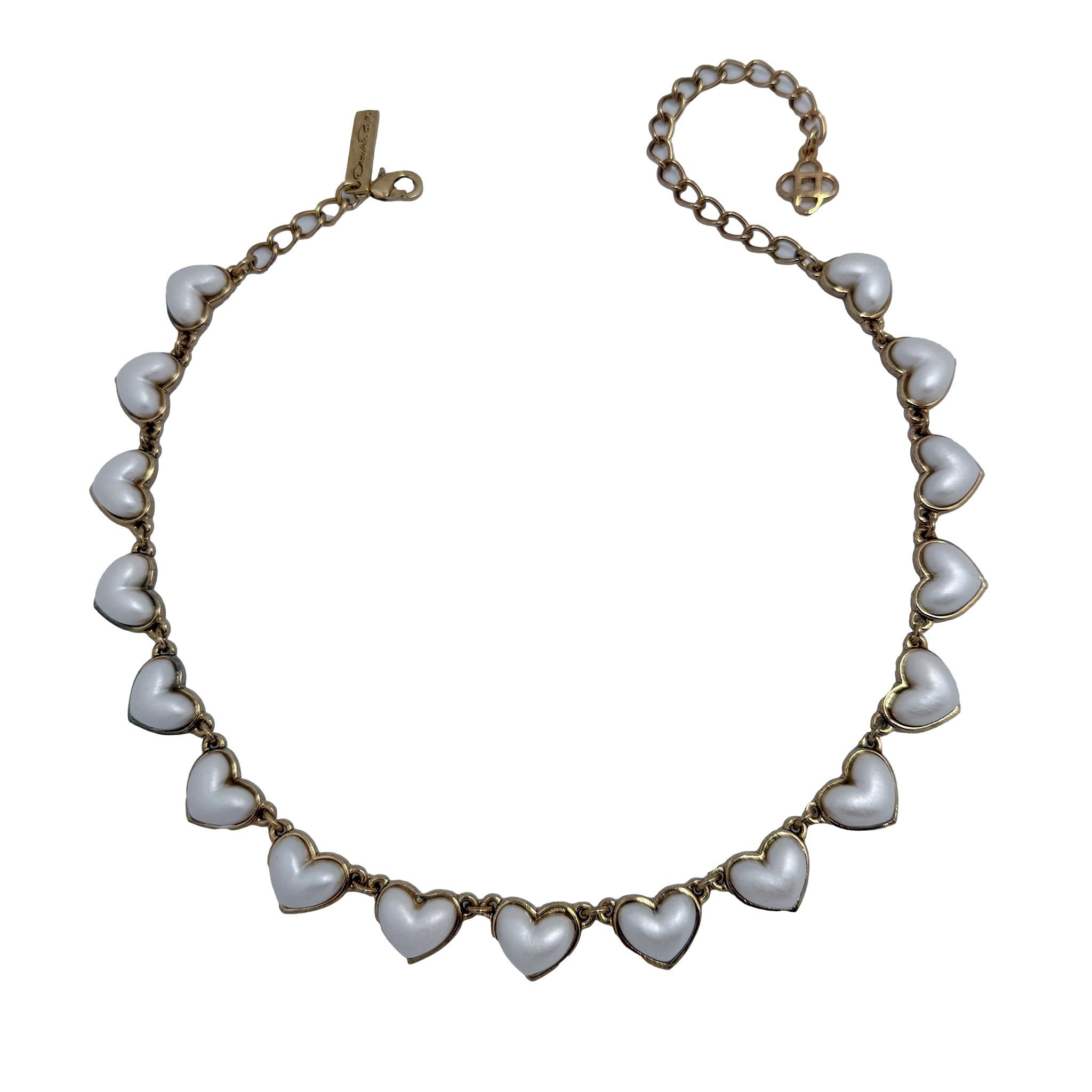 Oscar De La Renta Collier Coeur Romantique en Fausses Perles Plaqué Or Antique 22k en vente 2