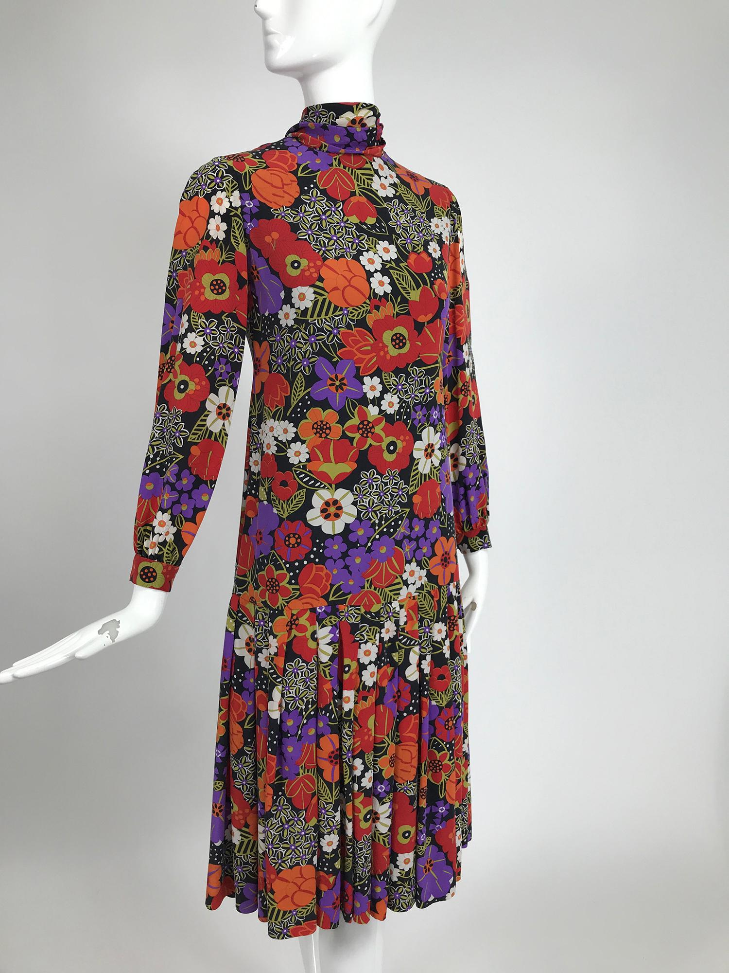 Oscar de la Renta Floral Silk Crepe Drop Waist Dress Late 1960s In Good Condition In West Palm Beach, FL