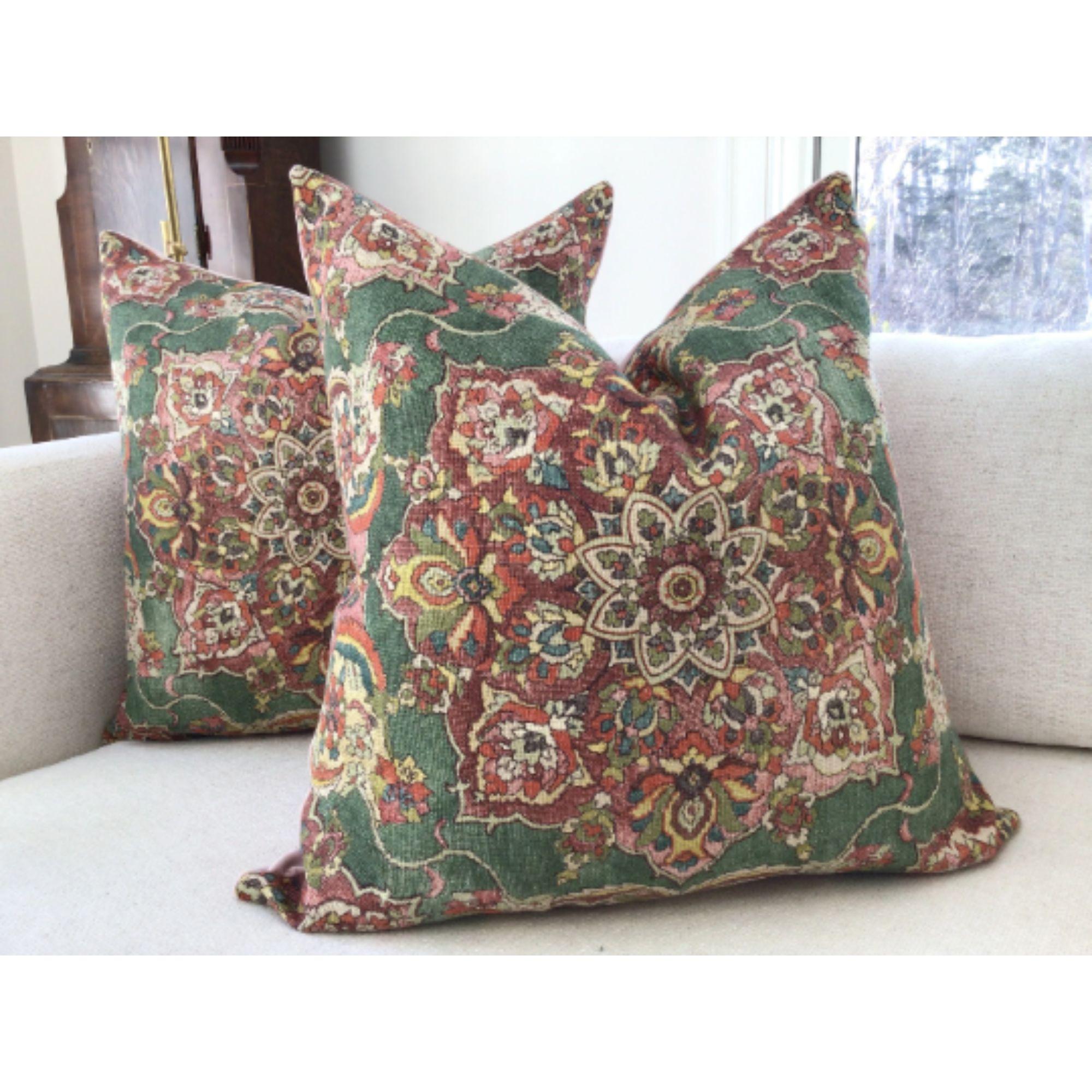 Oscar De La Renta pour Lee Jofa Granada in Jewel coussins à médaillon de 22 pouces Neuf - En vente à Winder, GA