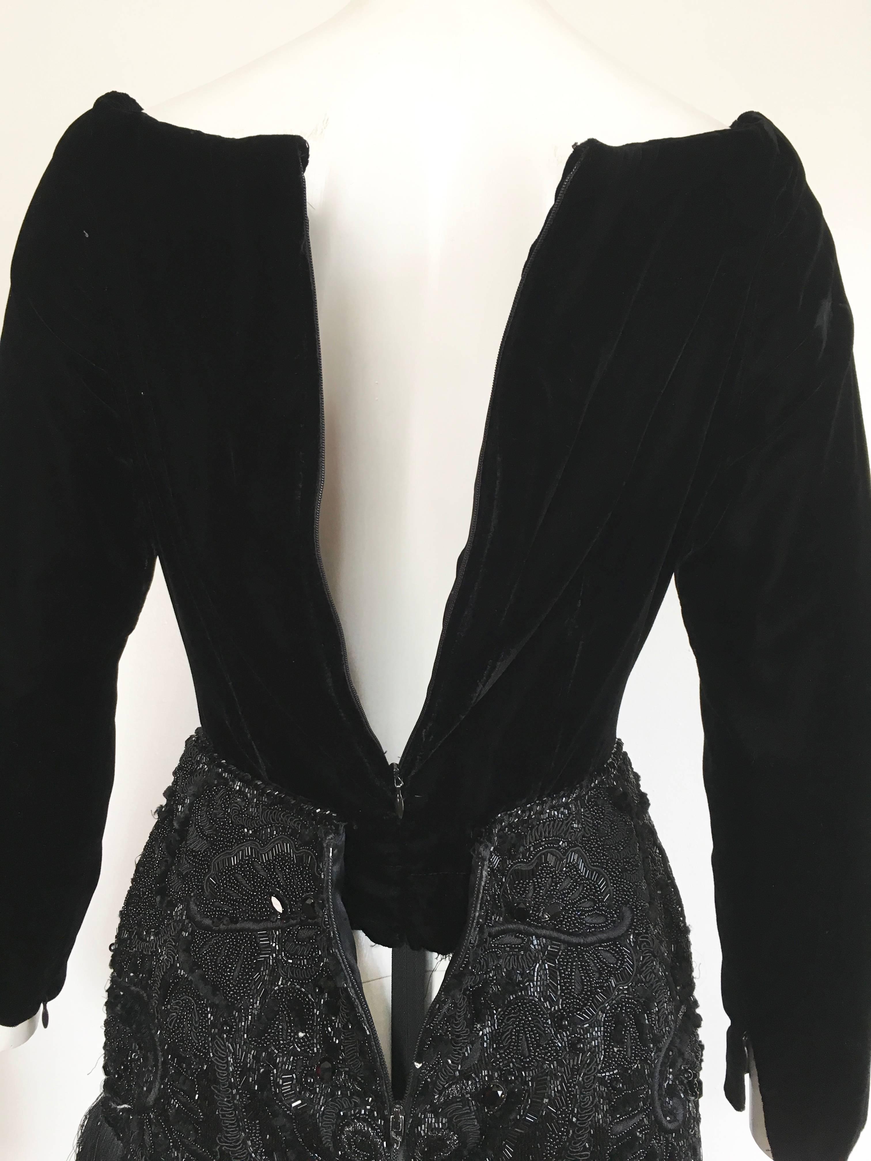 Oscar de la Renta for Saks Black Velvet Beaded and Fringed Cocktail Dress Size 6 For Sale 4
