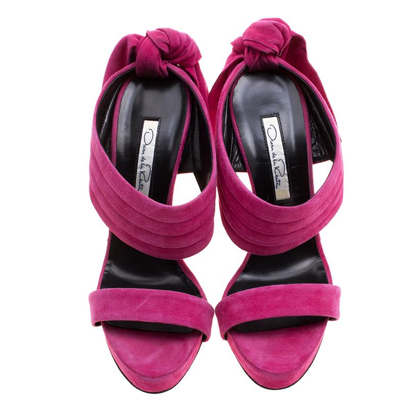 Oscar de la Renta Fuchsia Pink Suede Sandy Bow Detail Sandals Size 37 im Zustand „Neu“ in Dubai, Al Qouz 2