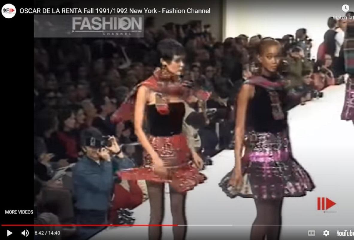 Oscar de la Renta FW 1991 Tartan Plaid Bead Sequin Embellished Velvet Dress US 4 For Sale 4