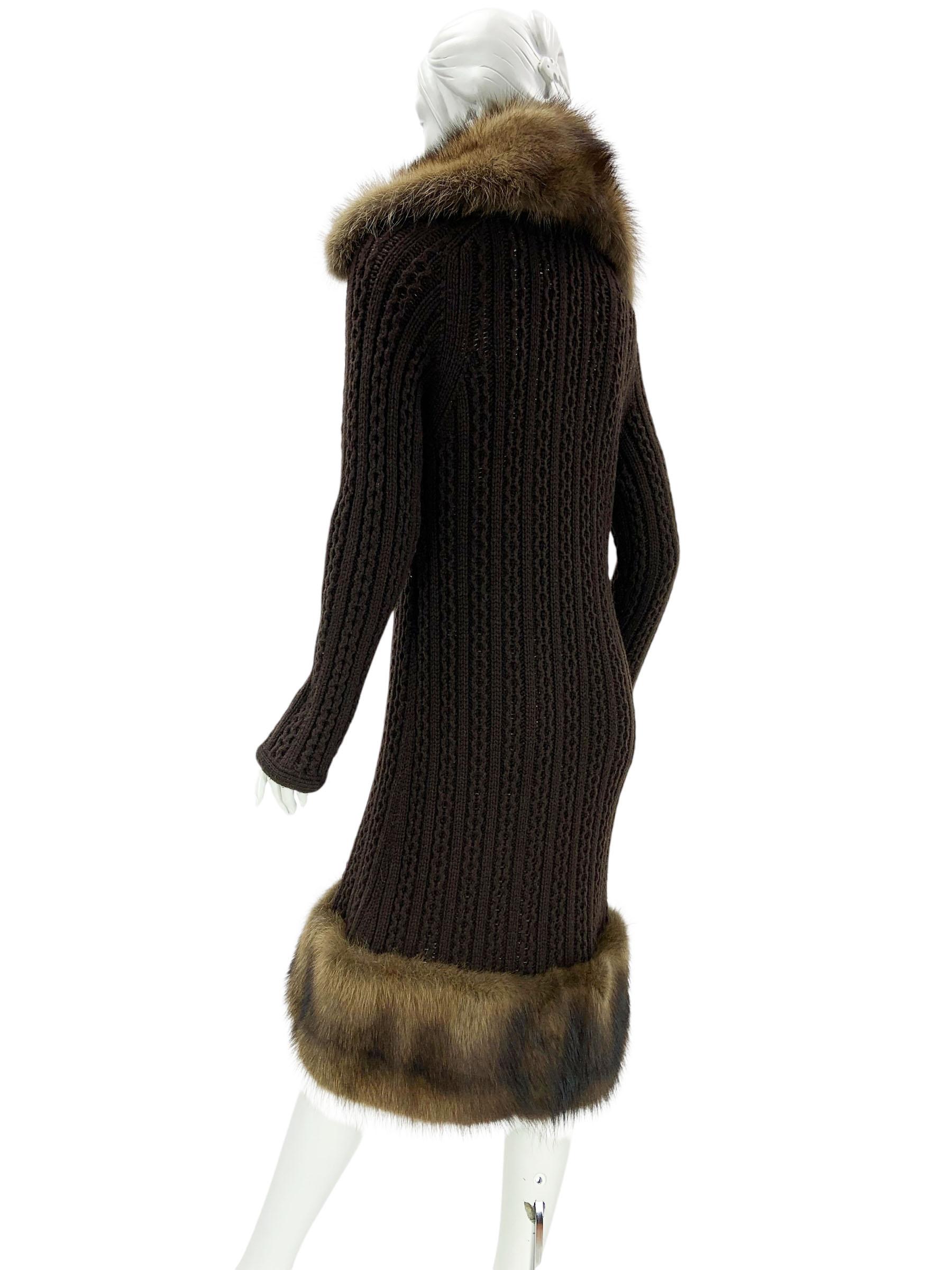 Oscar De La Renta FW 2007 Coates en cachemire avec bordure en fourrure de pêcheur canadien Italian XS Excellent état - En vente à Montgomery, TX