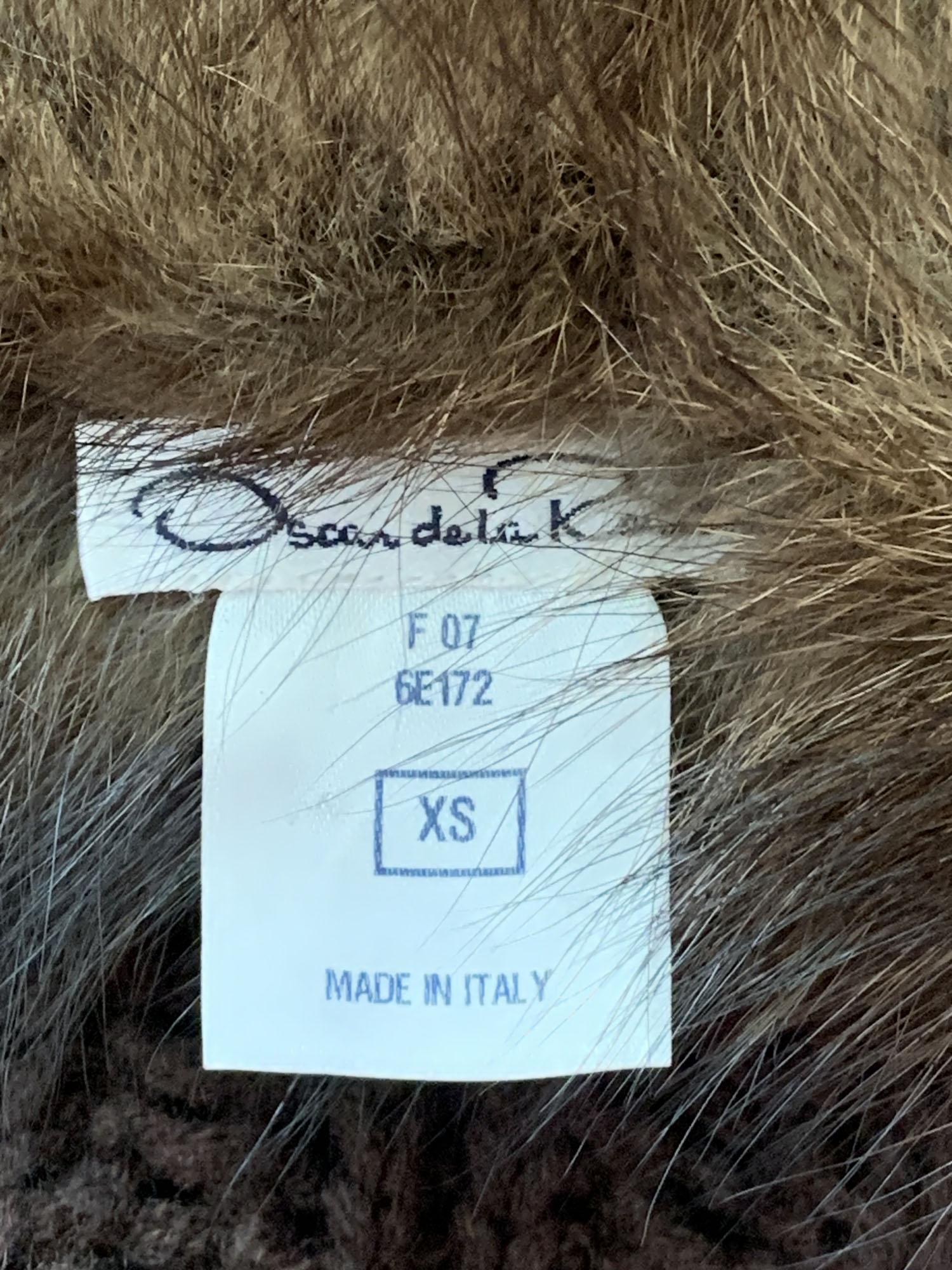 Oscar De La Renta FW 2007 Coates en cachemire avec bordure en fourrure de pêcheur canadien Italian XS en vente 2
