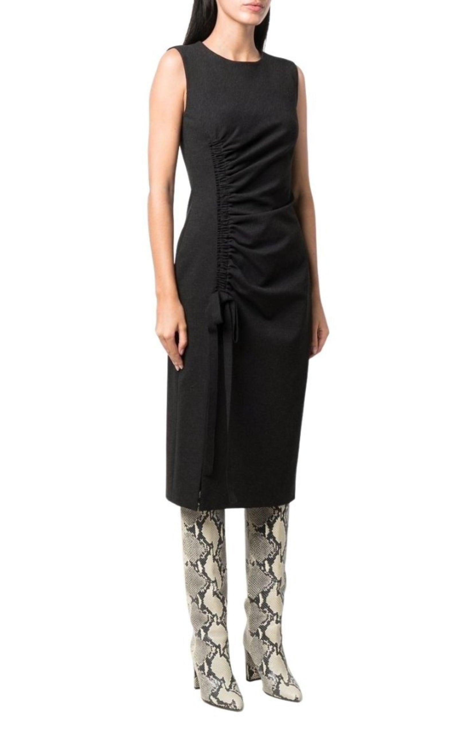 This charcoal-grey shift dress is defined by the drawstring-effect gathered detailing to one side.
Color: charcoal grey
Front slit detail
Round neck
Sleeveless
Concealed rear zip fastening
Mid-length
Dry Clean
Composition: Viscose 69%, Polyamide