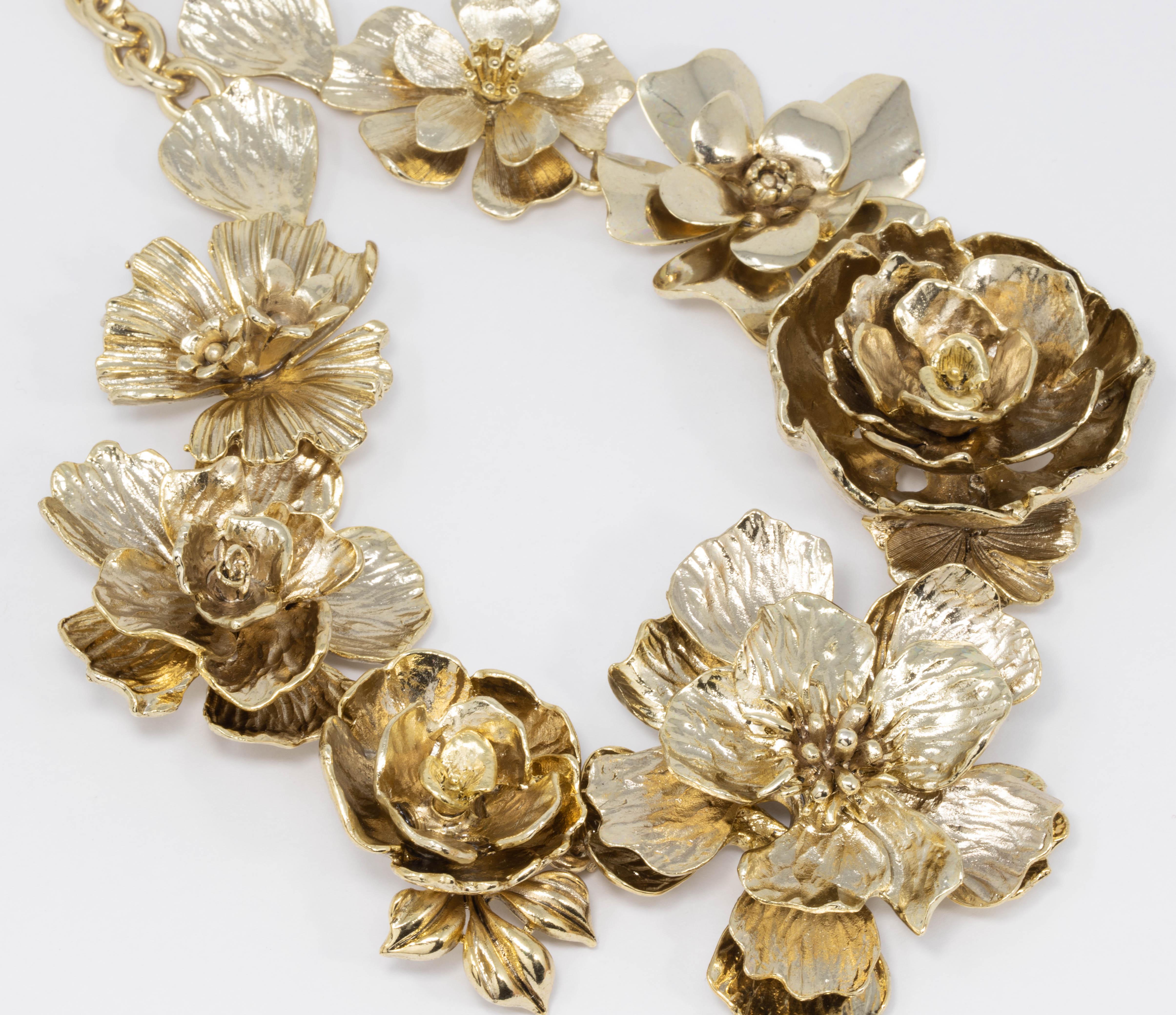 oscar de la renta flower necklace