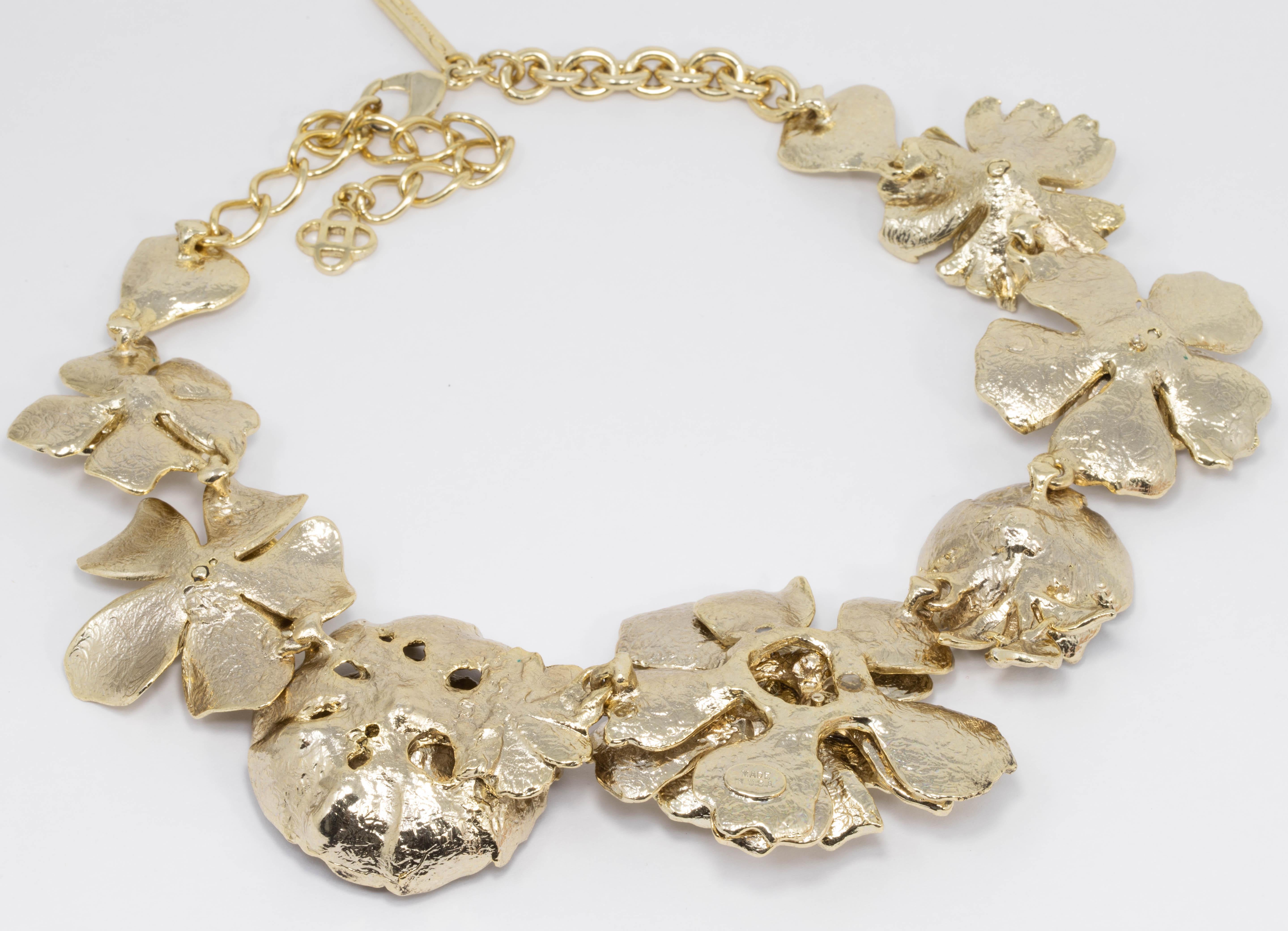 Oscar de la Renta Gold Bold Flower Rose Link Necklace in Antique Gold Finish In New Condition In Milford, DE
