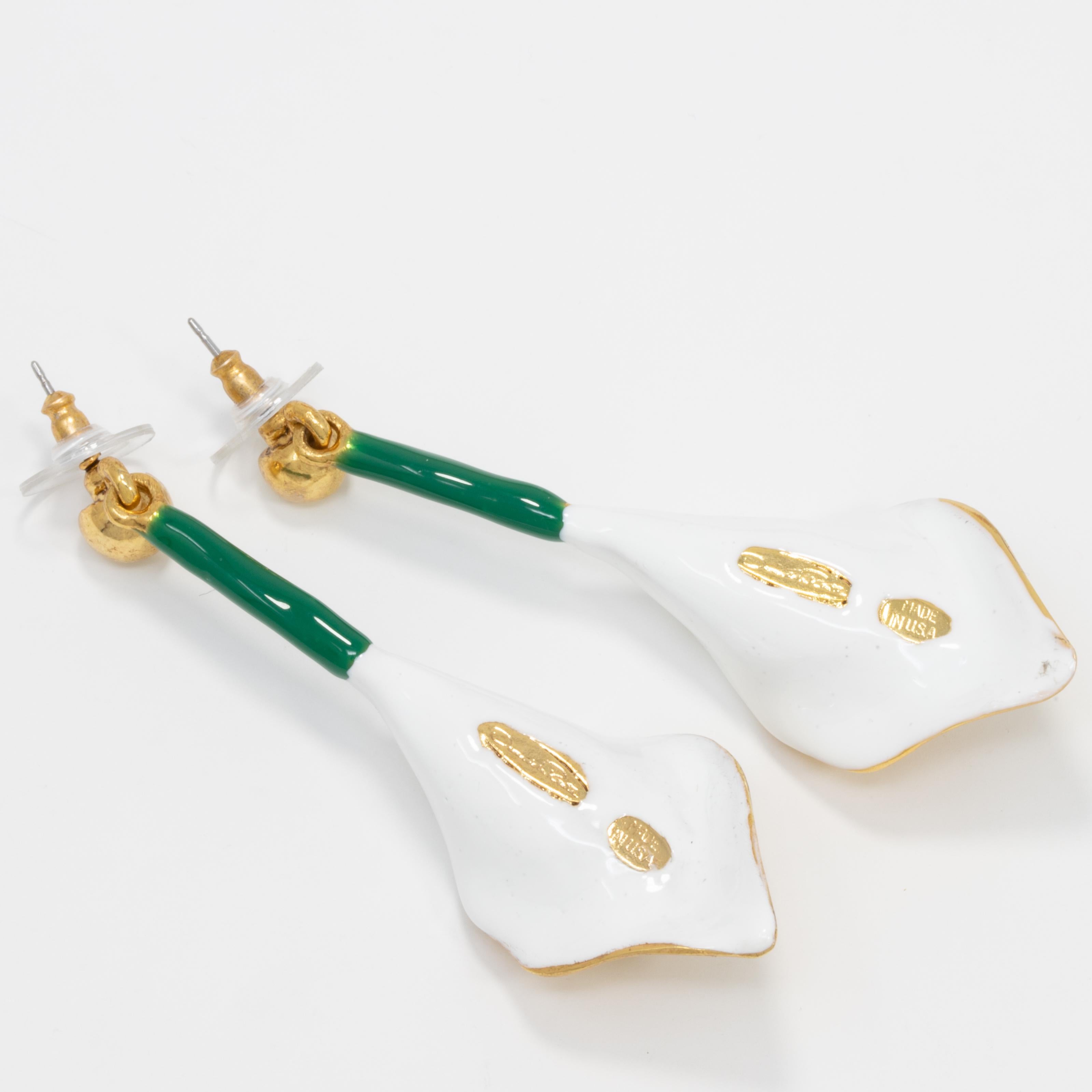Moderne Pendants d'oreilles Oscar de la Renta Calla Lily en or et émail blanc et vert en vente