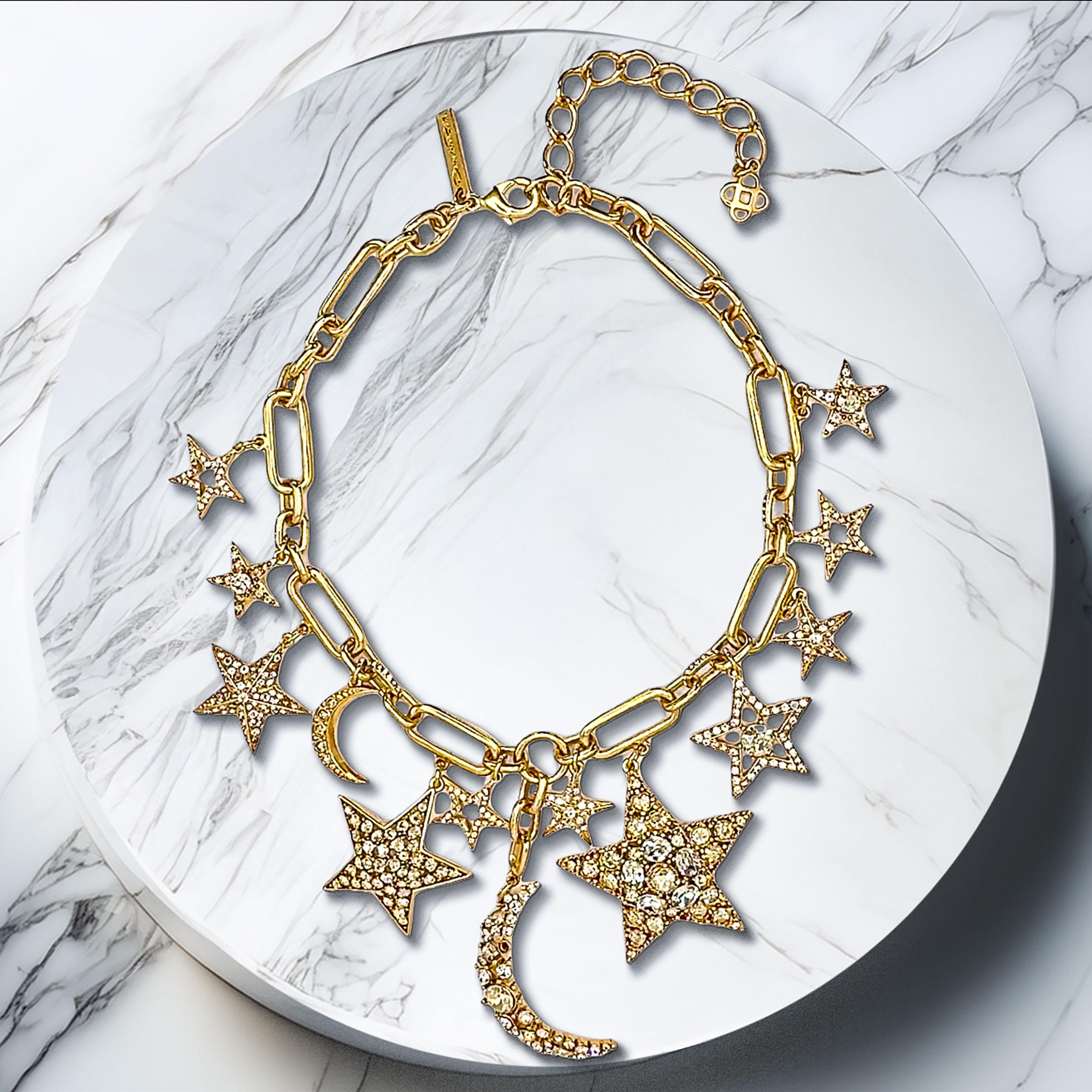 Oscar De La Renta - Collana con cristalli d'oro, stella e luna, charme celestiale in vendita 4