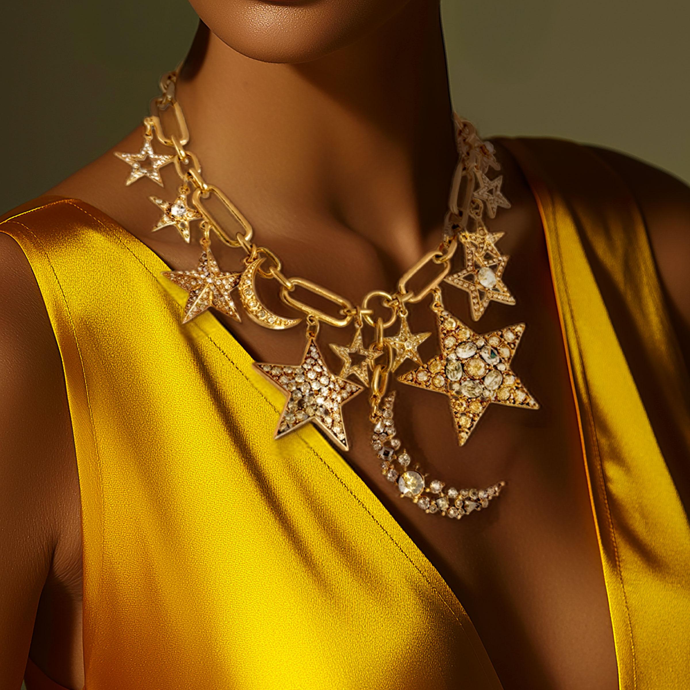 Oscar De La Renta - Collana con cristalli d'oro, stella e luna, charme celestiale In condizioni Nuovo in vendita a Santa Monica, CA