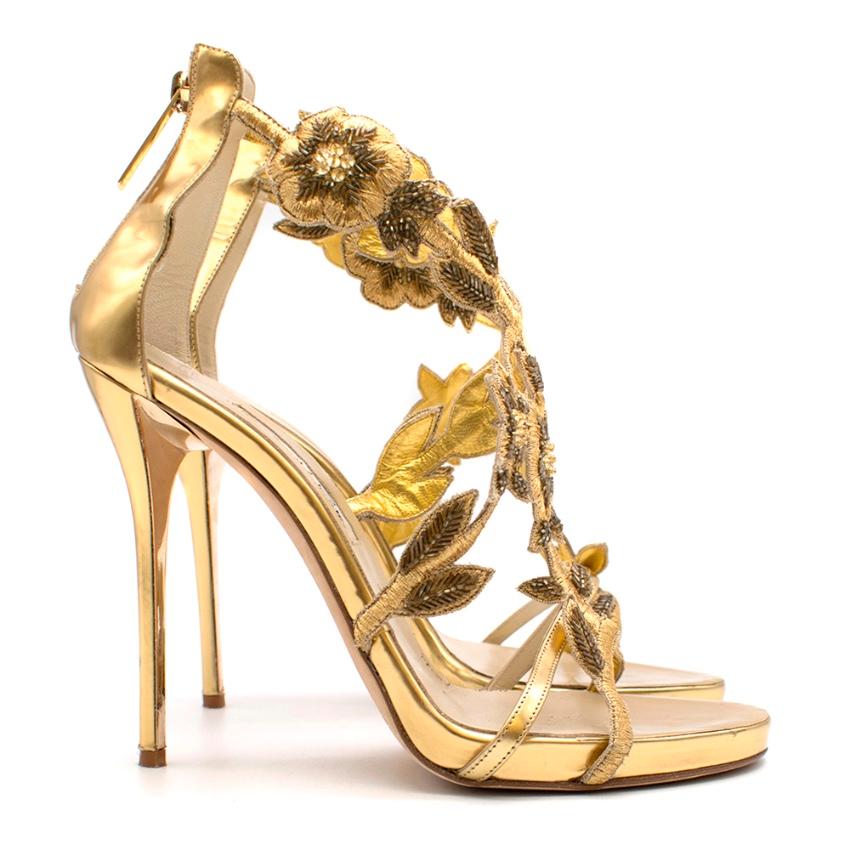 Oscar de la Renta Gold Embellished Heels RRP £1180


These heels in gold-toned leather feature beaded embellishments in a leaf-like pattern, that wrap around the foot beautifully. The rear features a gold-toned zipper against foiled gold