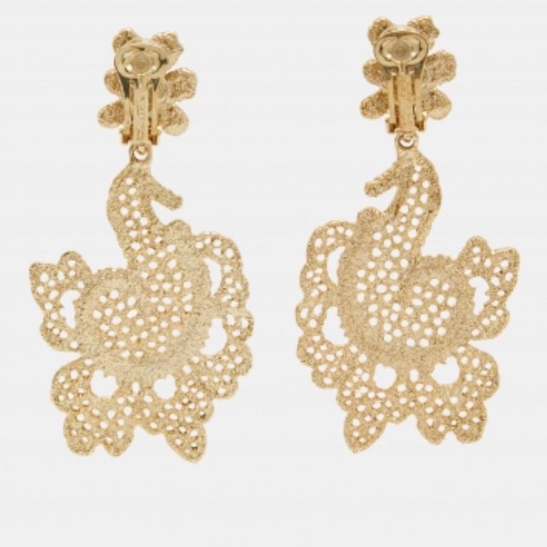 Oscar De La Renta - Boucles d'oreilles à pince avec fleurs en filigrane d'or Bon état - En vente à Dubai, Al Qouz 2