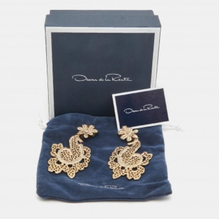 Oscar De La Renta - Boucles d'oreilles à pince avec fleurs en filigrane d'or en vente 1