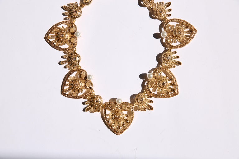 Oscar de la Renta gold heart pink crystal pearl chain choker necklace  In Excellent Condition For Sale In Paris, FR