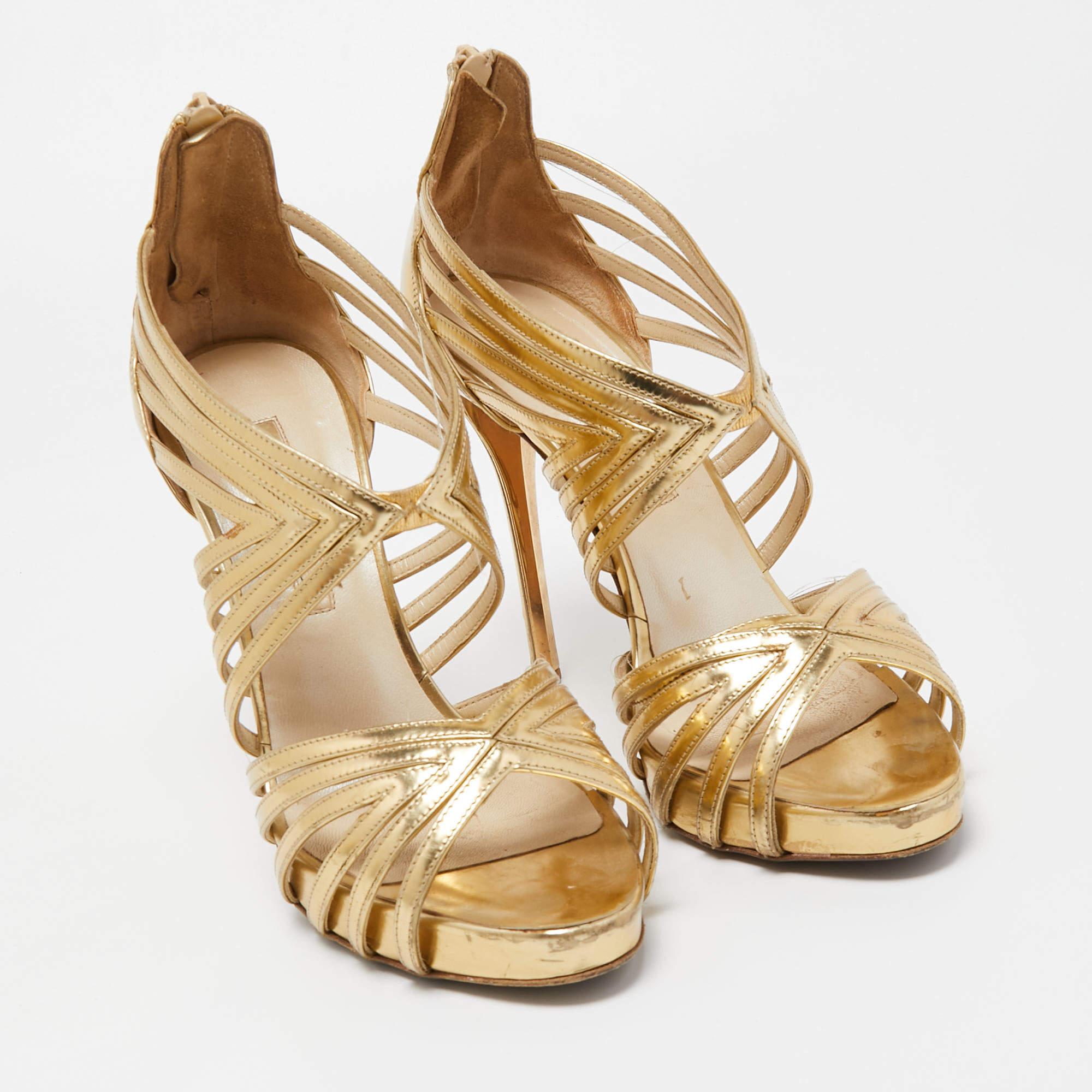 Sandales à lanières Oscar de la Renta en cuir doré taille 37,5 Bon état - En vente à Dubai, Al Qouz 2