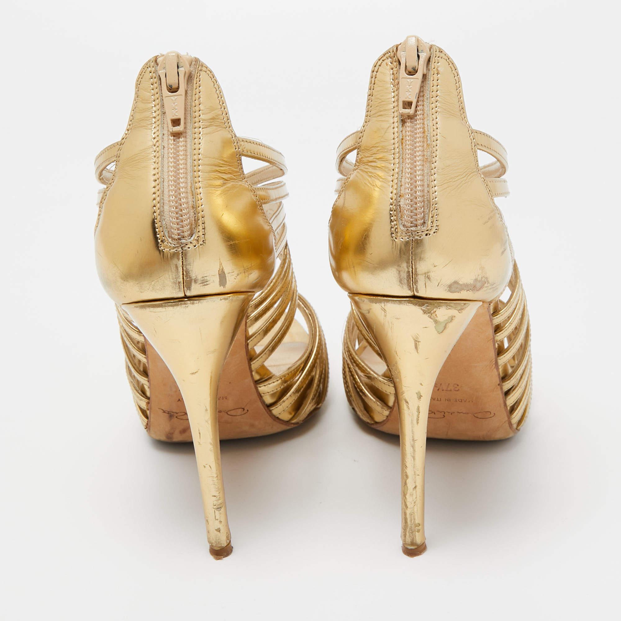 Sandales à lanières Oscar de la Renta en cuir doré taille 37,5 en vente 1