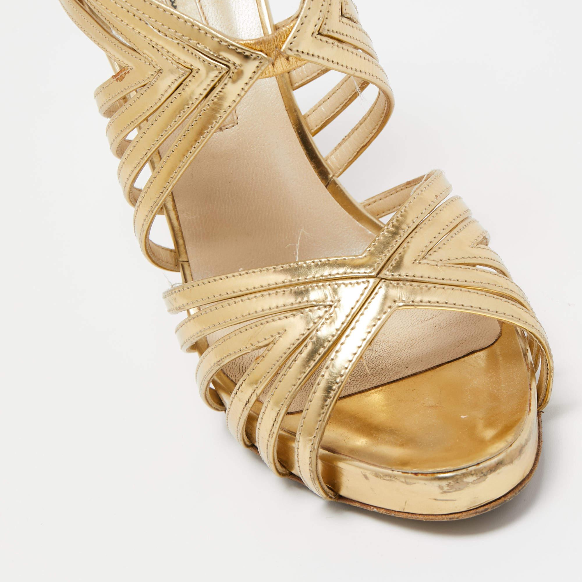 Sandales à lanières Oscar de la Renta en cuir doré taille 37,5 en vente 3