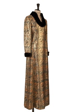 Oscar de la Renta - Robe de soirée en brocart métallique doré bordée de zibeline, circa Automne 1970