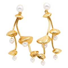 Boucles d'oreilles pendantes Fleur de vigne en perles d'or Oscar de la Renta:: Contemporain