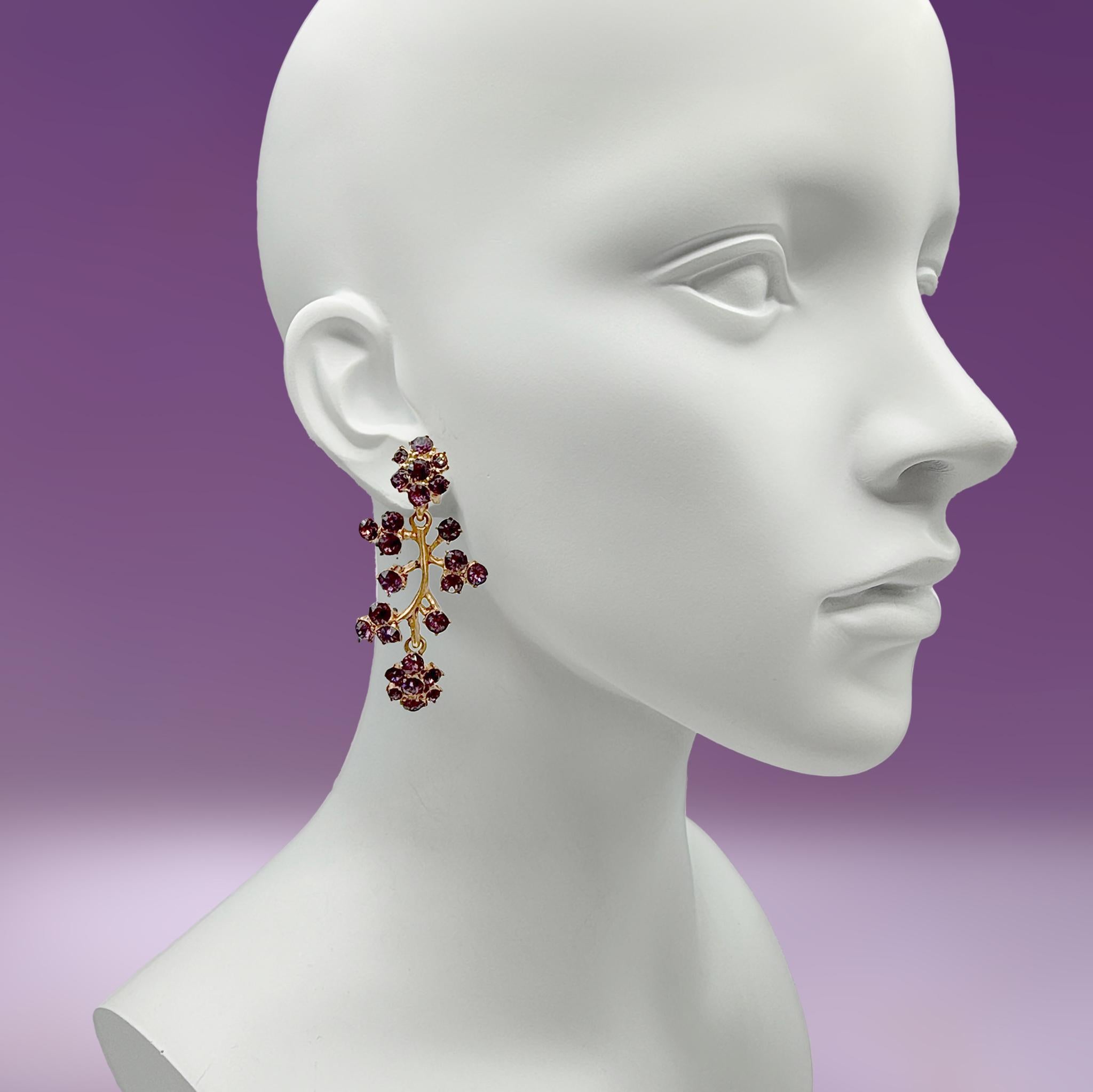 Oscar De La Renta Vergoldete Ohrringe mit Amethystkristall und fliederfarbenem Branch Clip Tropfohrringe im Angebot 6