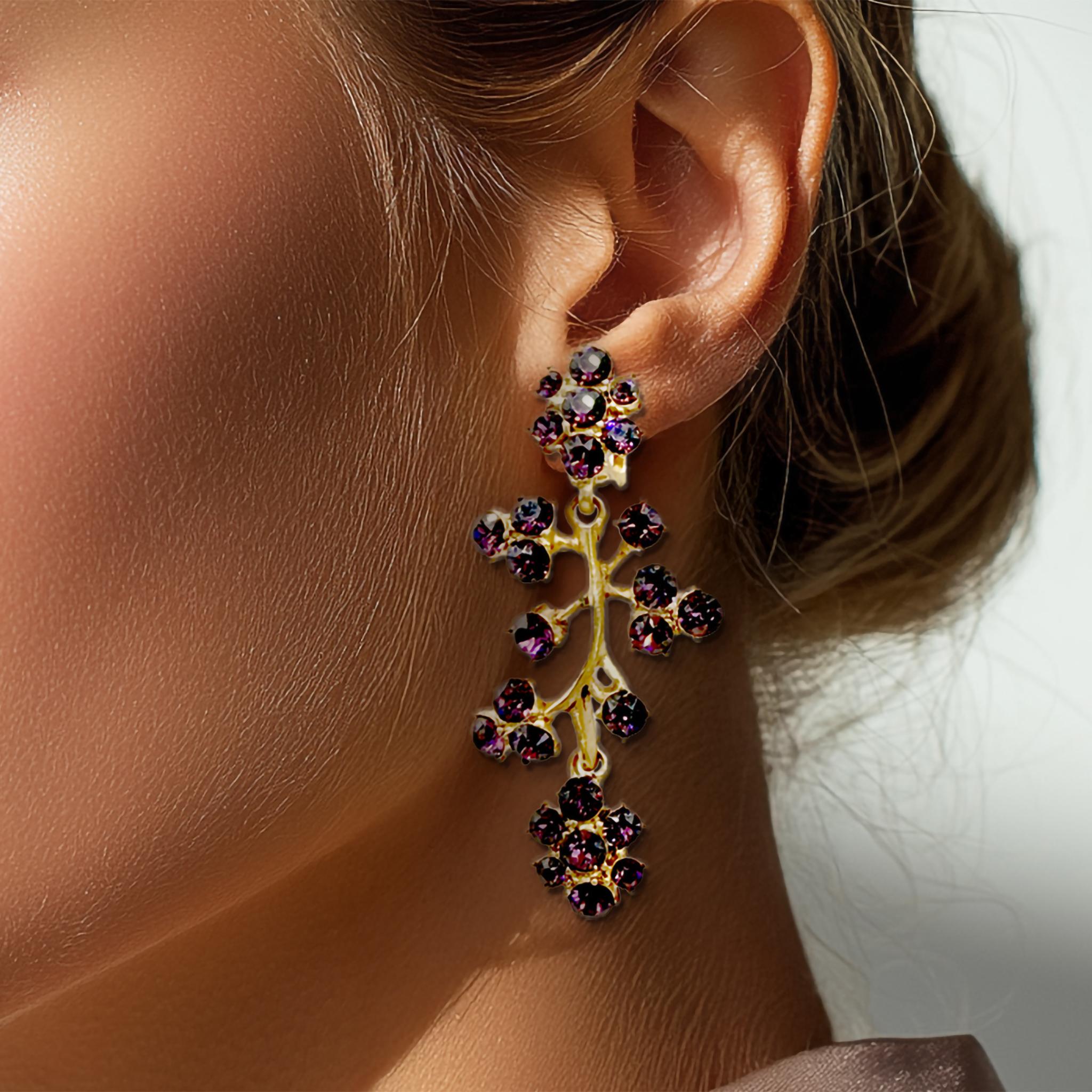 Oscar De La Renta Vergoldete Ohrringe mit Amethystkristall und fliederfarbenem Branch Clip Tropfohrringe Damen im Angebot